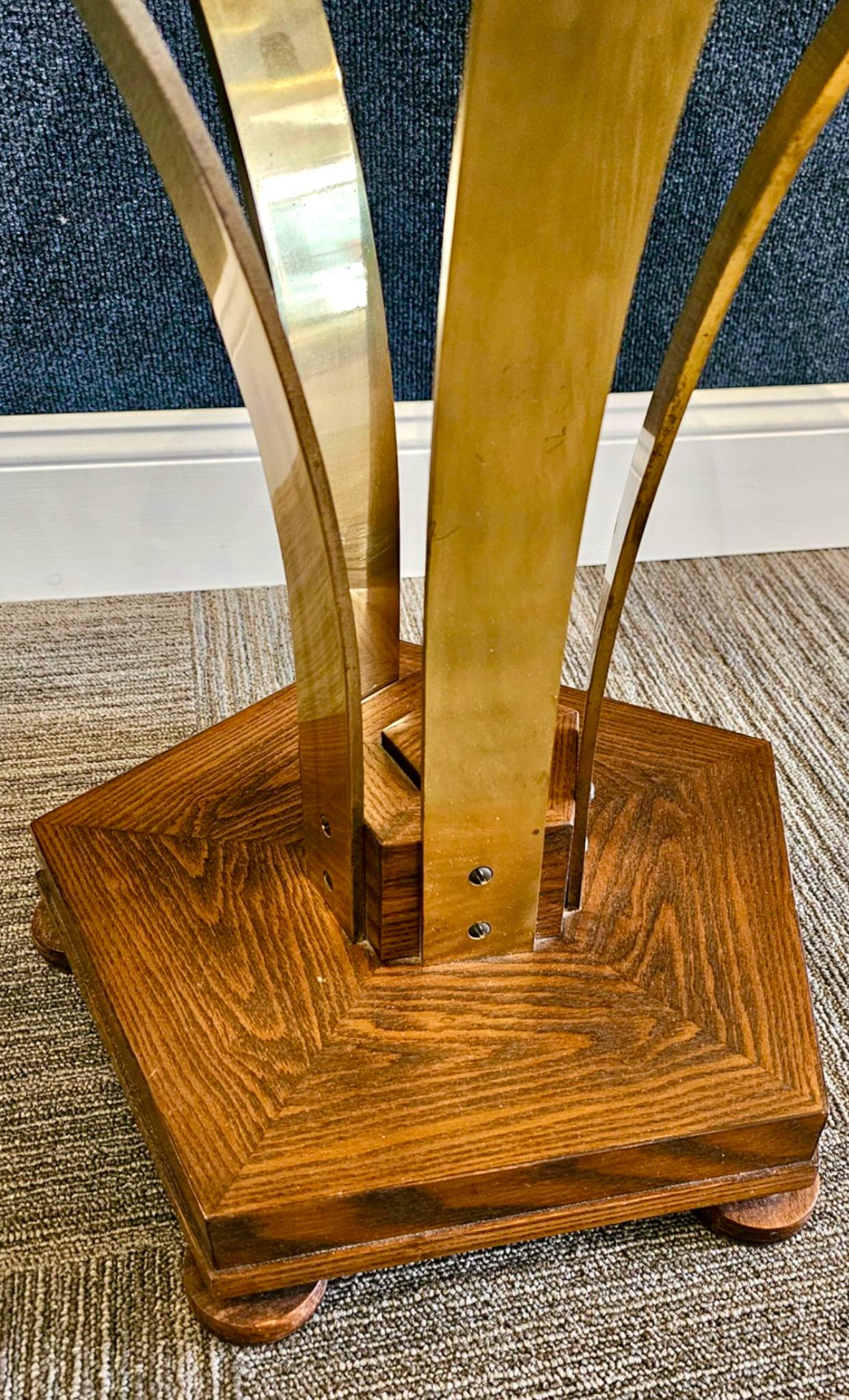 Mid-Century Modern Edward Wormley pour Dunbar table d'appoint tulipe en laiton, frêne et verre en vente