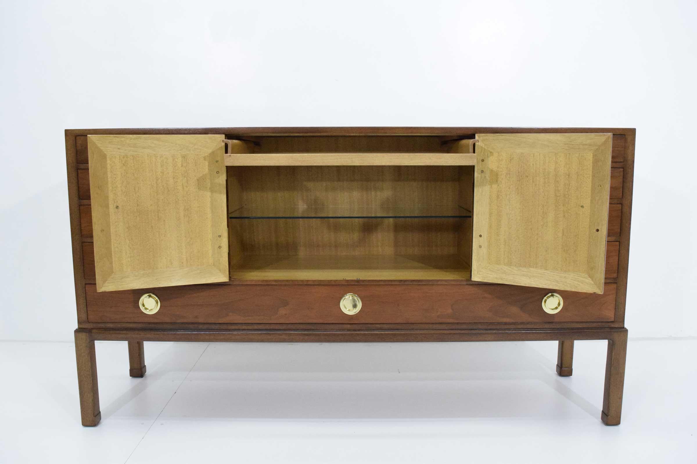 Edward Wormley for Dunbar Cabinet with Brass Hardware, 1950s For Sale 4