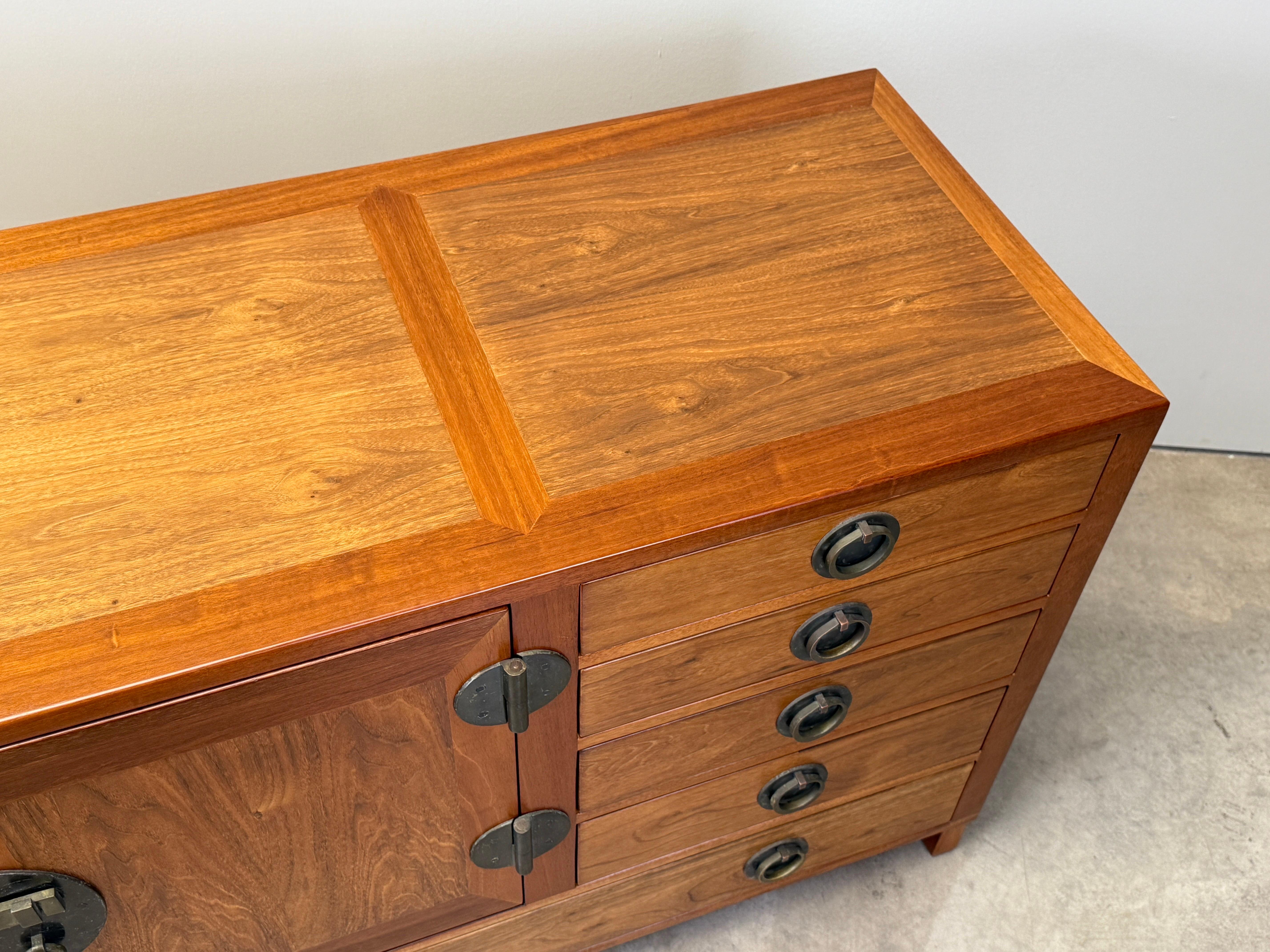 Edward Wormley for Dunbar Cabinet with Brass Hardware in vendita 9