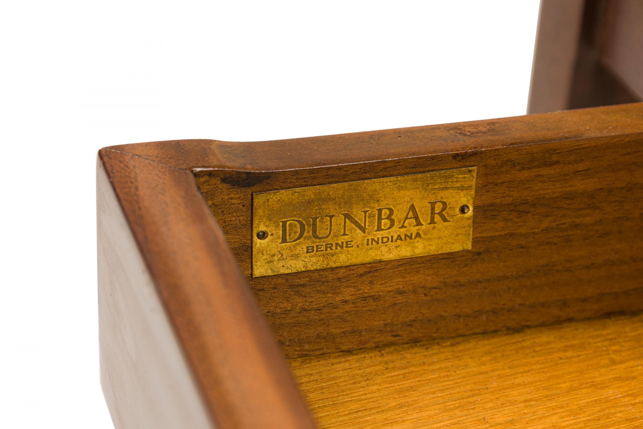 Edward Wormley für Dunbar Dunkel lackierter Holz-Beistelltisch mit zwei Etagen im Angebot 5