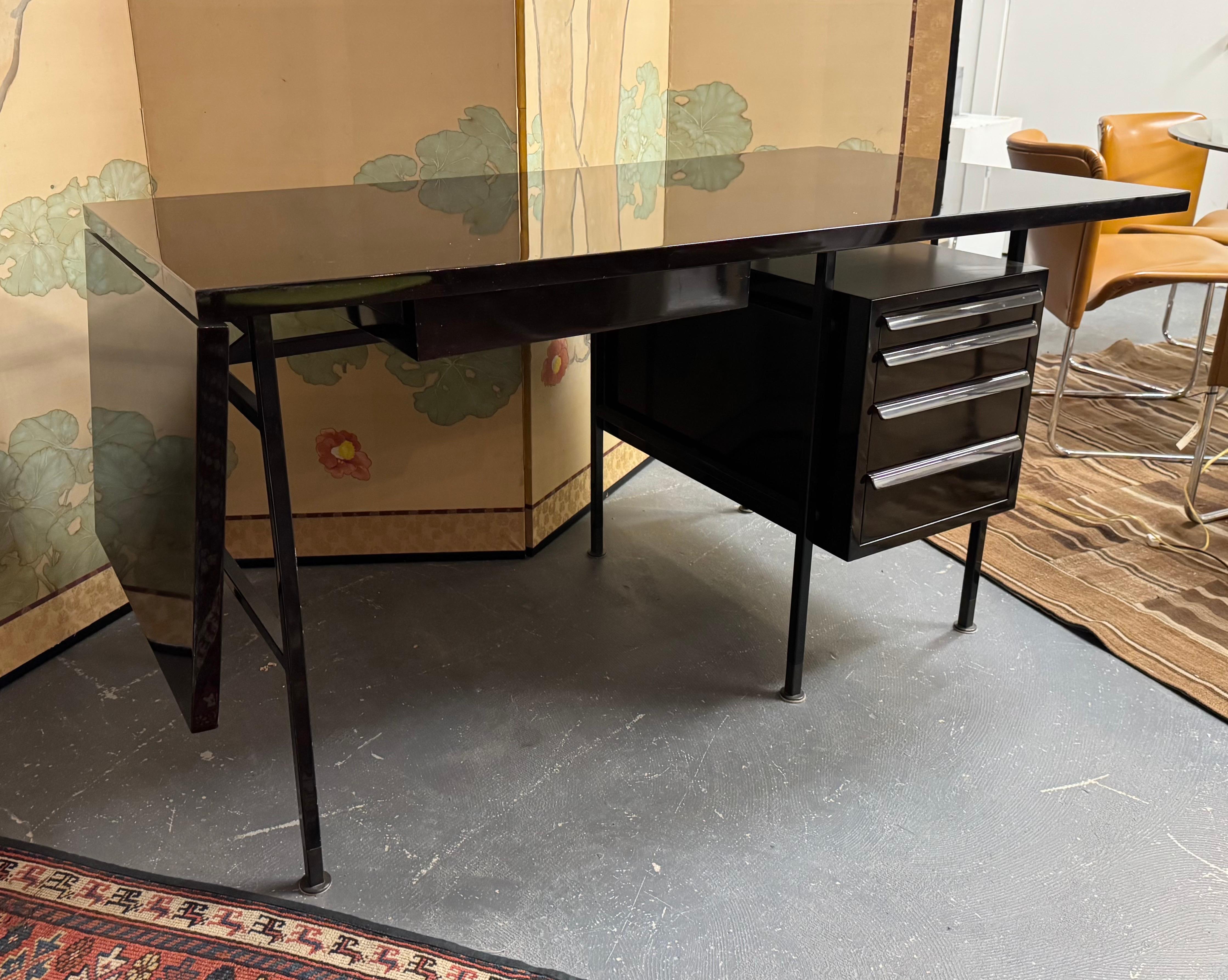 Mid-Century Modern Edward Wormley for Dunbar Desk in Tawi Walnut & Steel For Sale