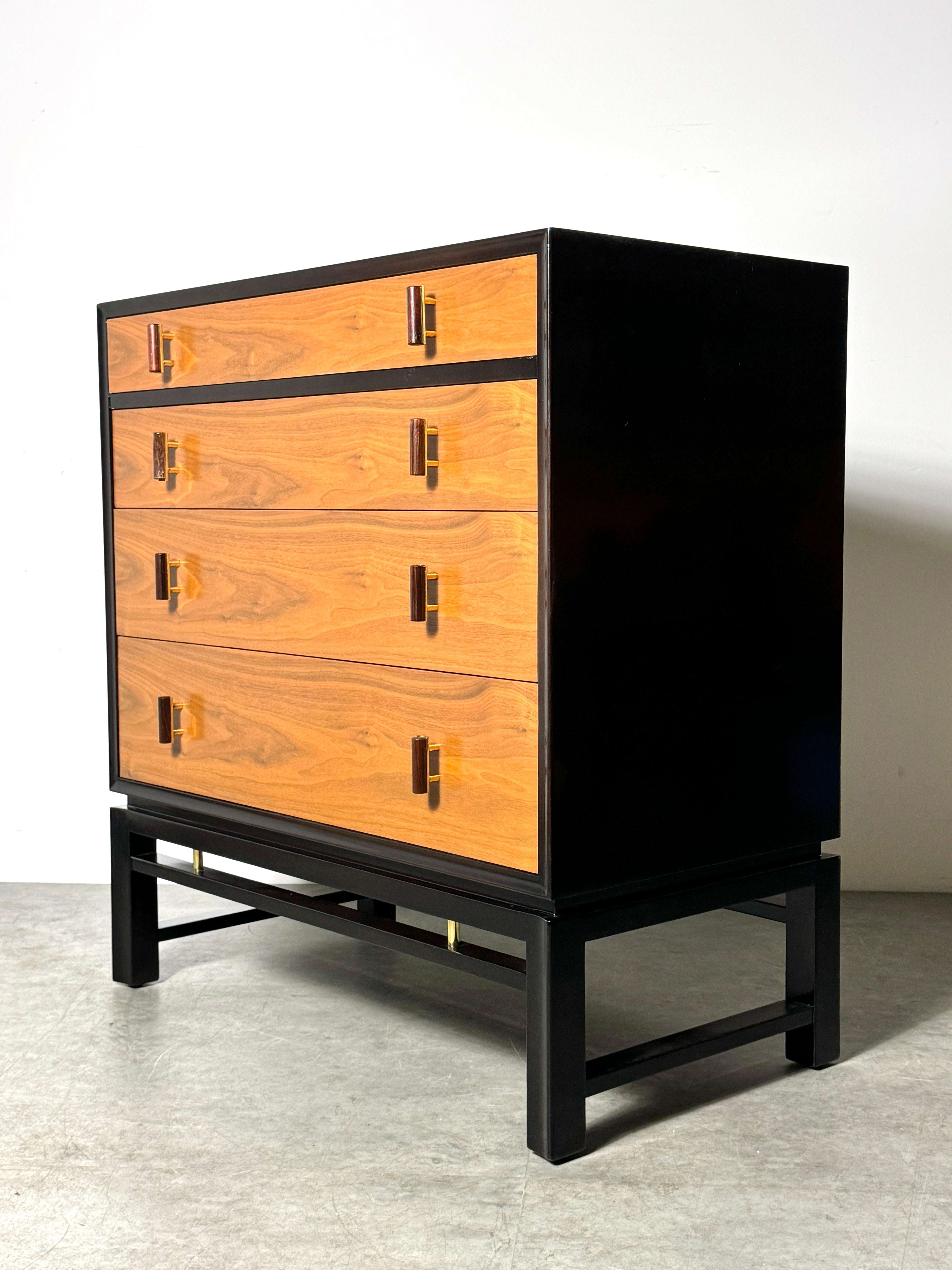 A rare chest of drawers designed by Edward Wormley for Dunbar circa 1950s

Fully restored with contrasting mahogany case in dark espresso finish and walnut drawer fronts
Perfectly completed with rosewood and brass vertical pulls

Signed with plaque
