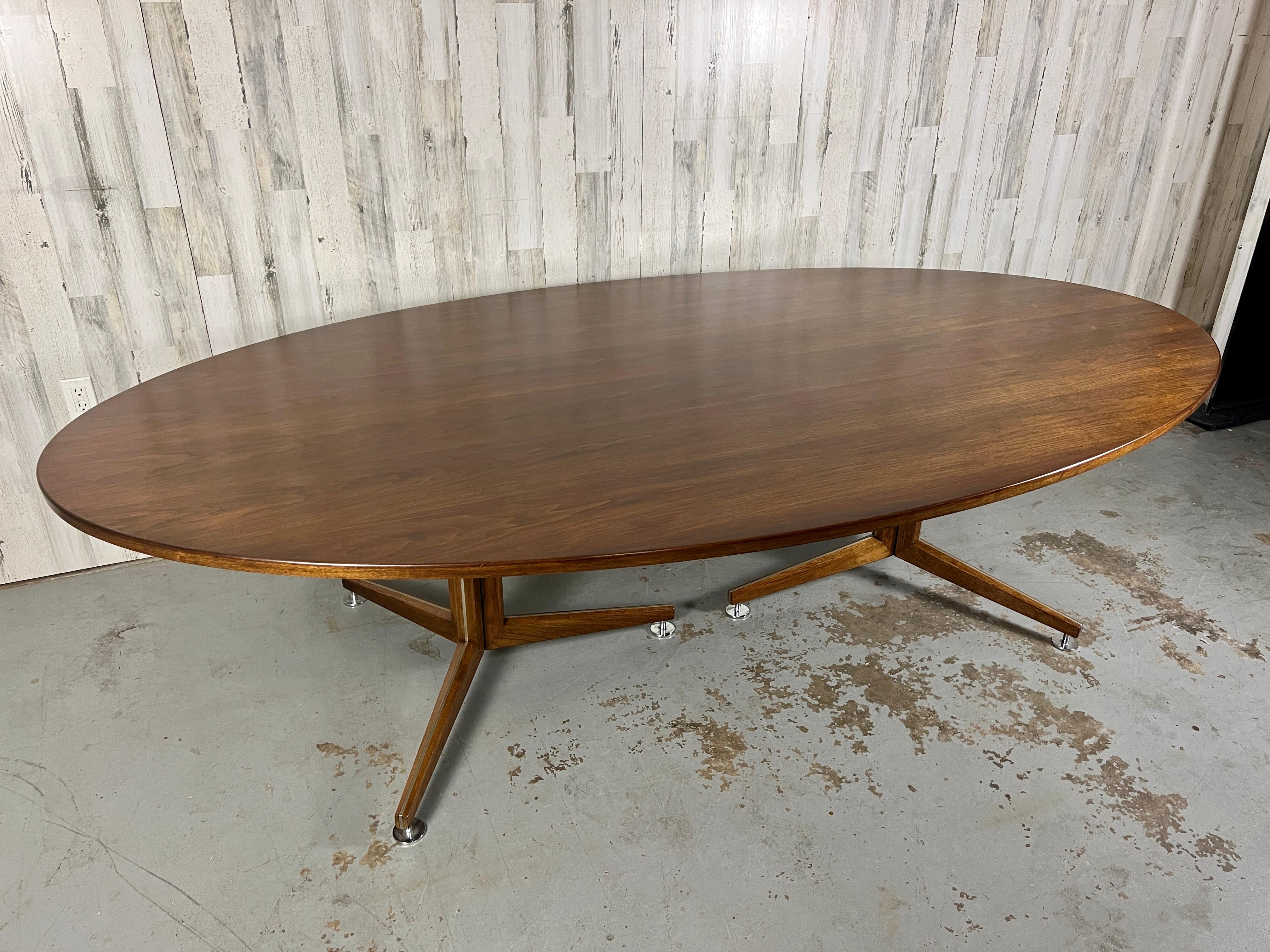 Edward Wormley for Dunbar Elliptical Conference / Dining Table In Good Condition For Sale In Denton, TX