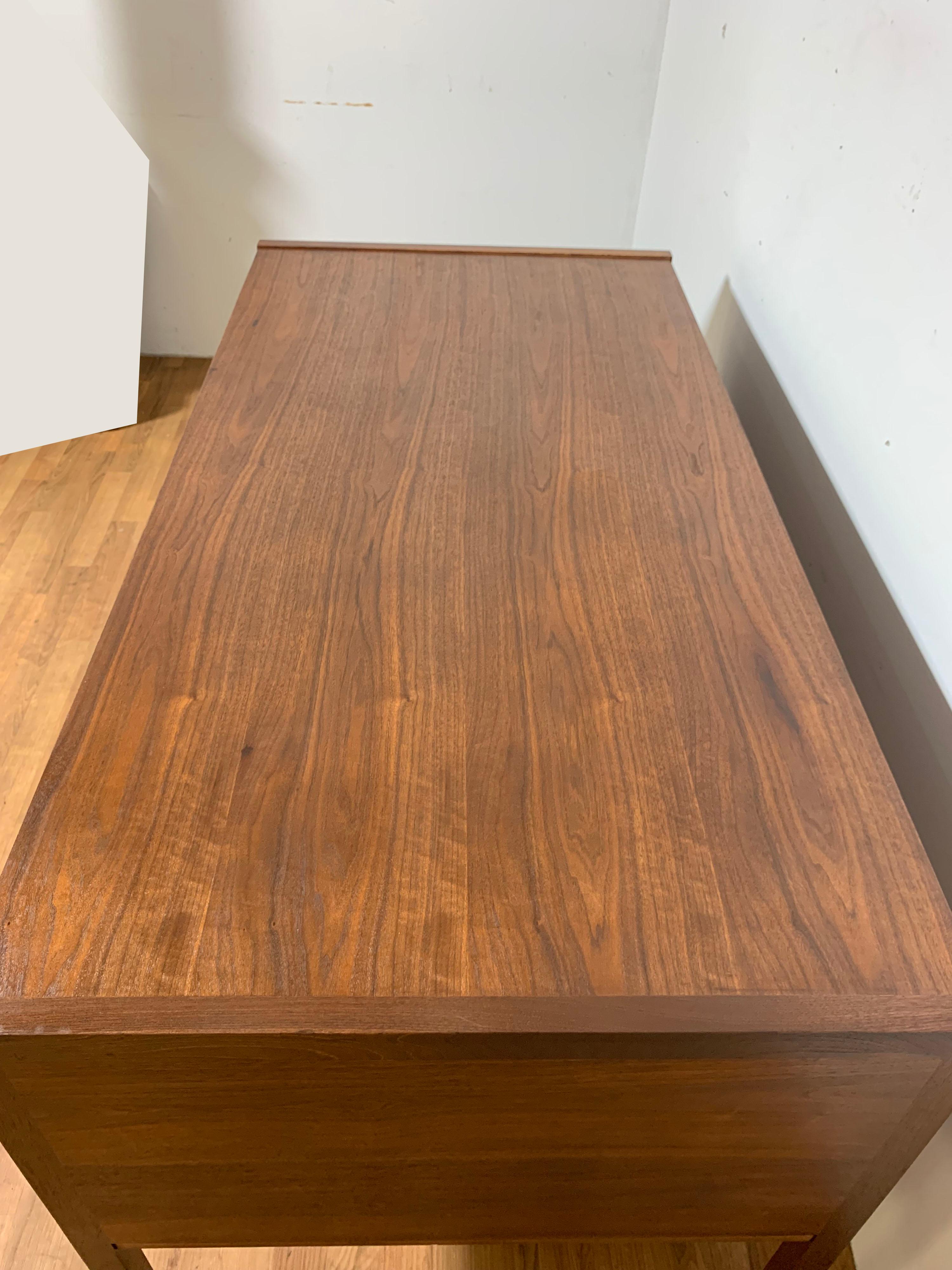 Edward Wormley for Dunbar Executive Desk in Walnut and Rosewood, circa 1950s In Good Condition In Peabody, MA