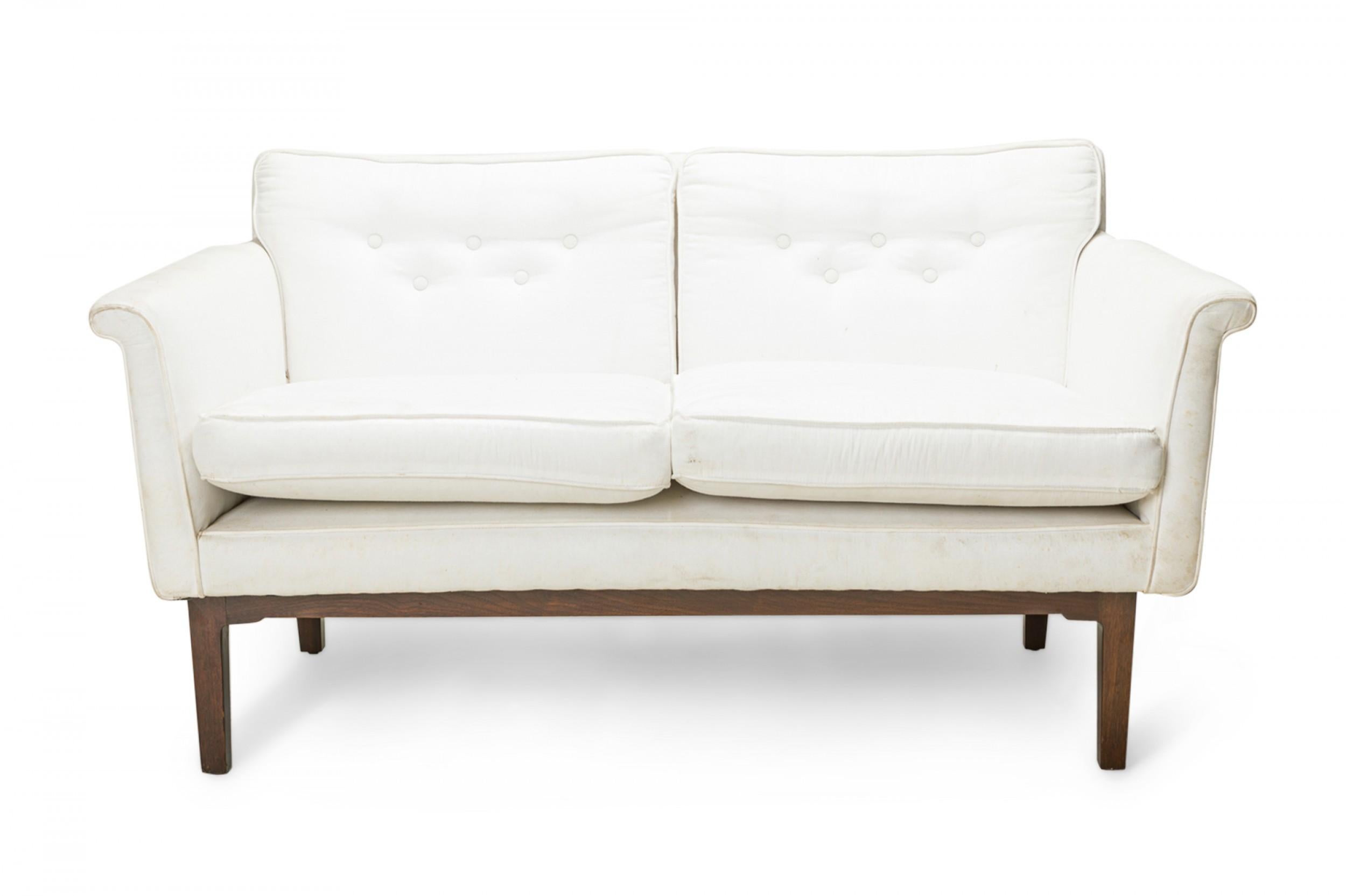Edward Wormley pour Dunbar Furniture Co. Canapé rembourré blanc en vente