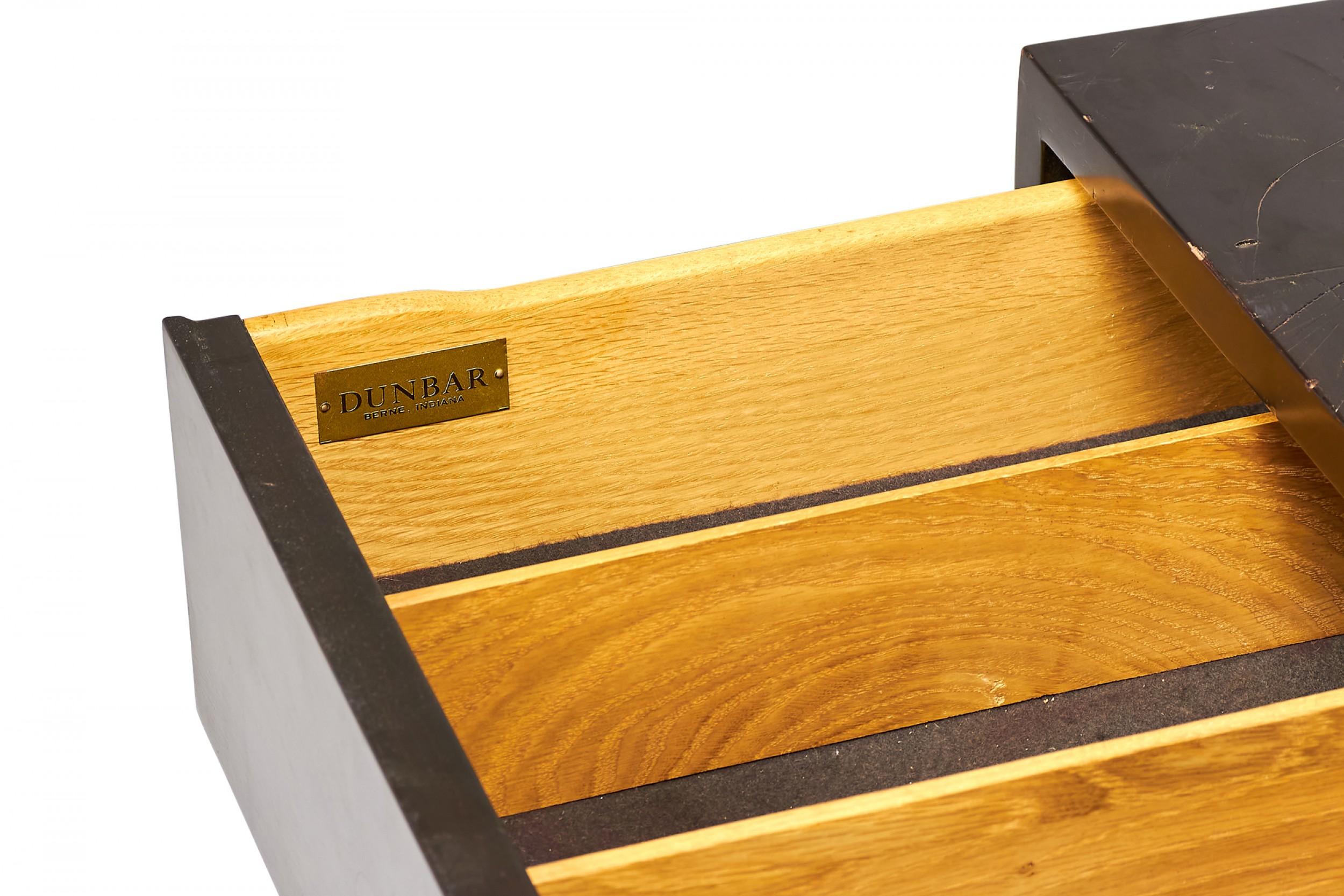 Edward Wormley per Dunbar Furniture Credenza in mogano Edward Brown con fronte intrecciato in vendita 11