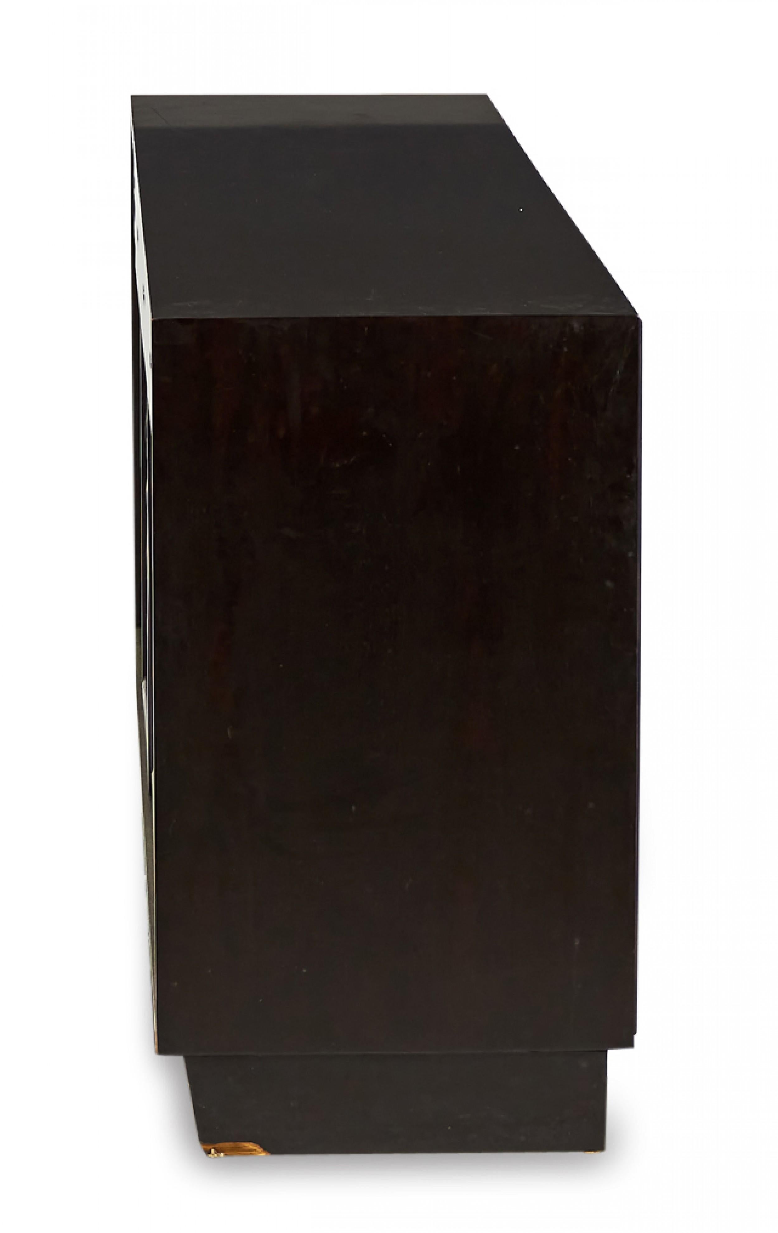 Edward Wormley für Dunbar Furniture: Anrichte aus dunkelbraunem Mahagoni mit geflochtener Front (Moderne der Mitte des Jahrhunderts) im Angebot