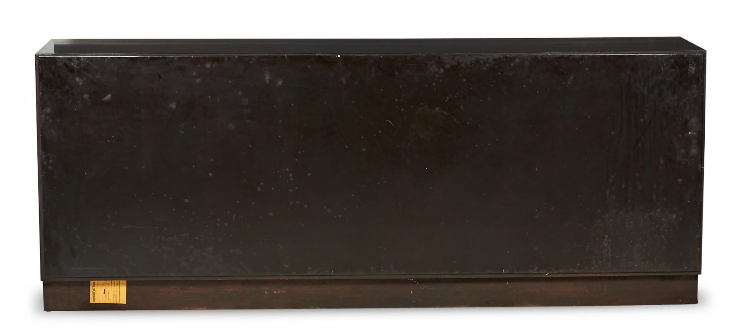 Crédence en acajou brun foncé tissé à l'avant Edward Wormley pour Dunbar Furniture Bon état - En vente à New York, NY