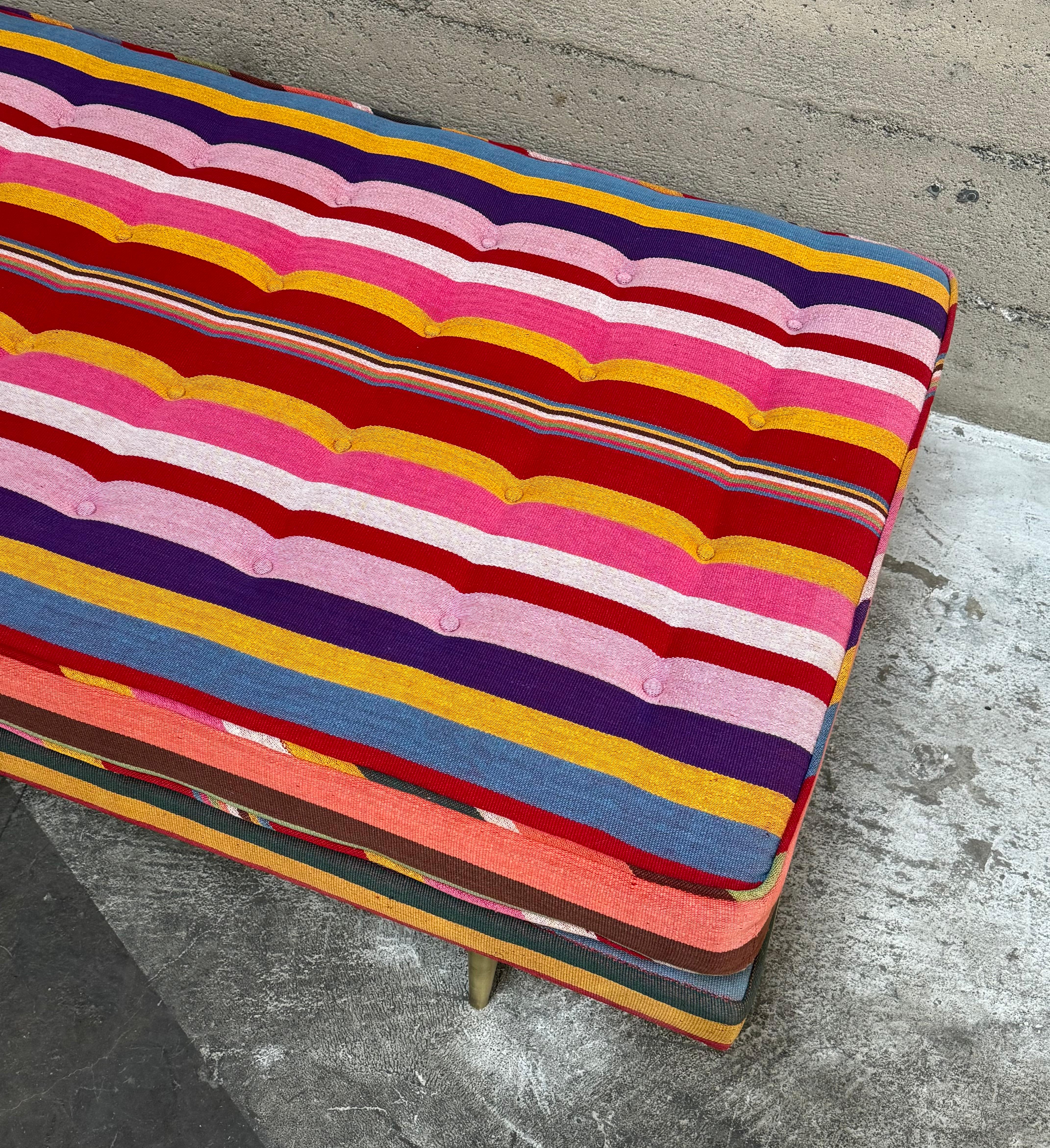 Mid-Century Modern Edward Wormley  Méridienne Dunbar en tissu rayé vintage de style Alexander Girard