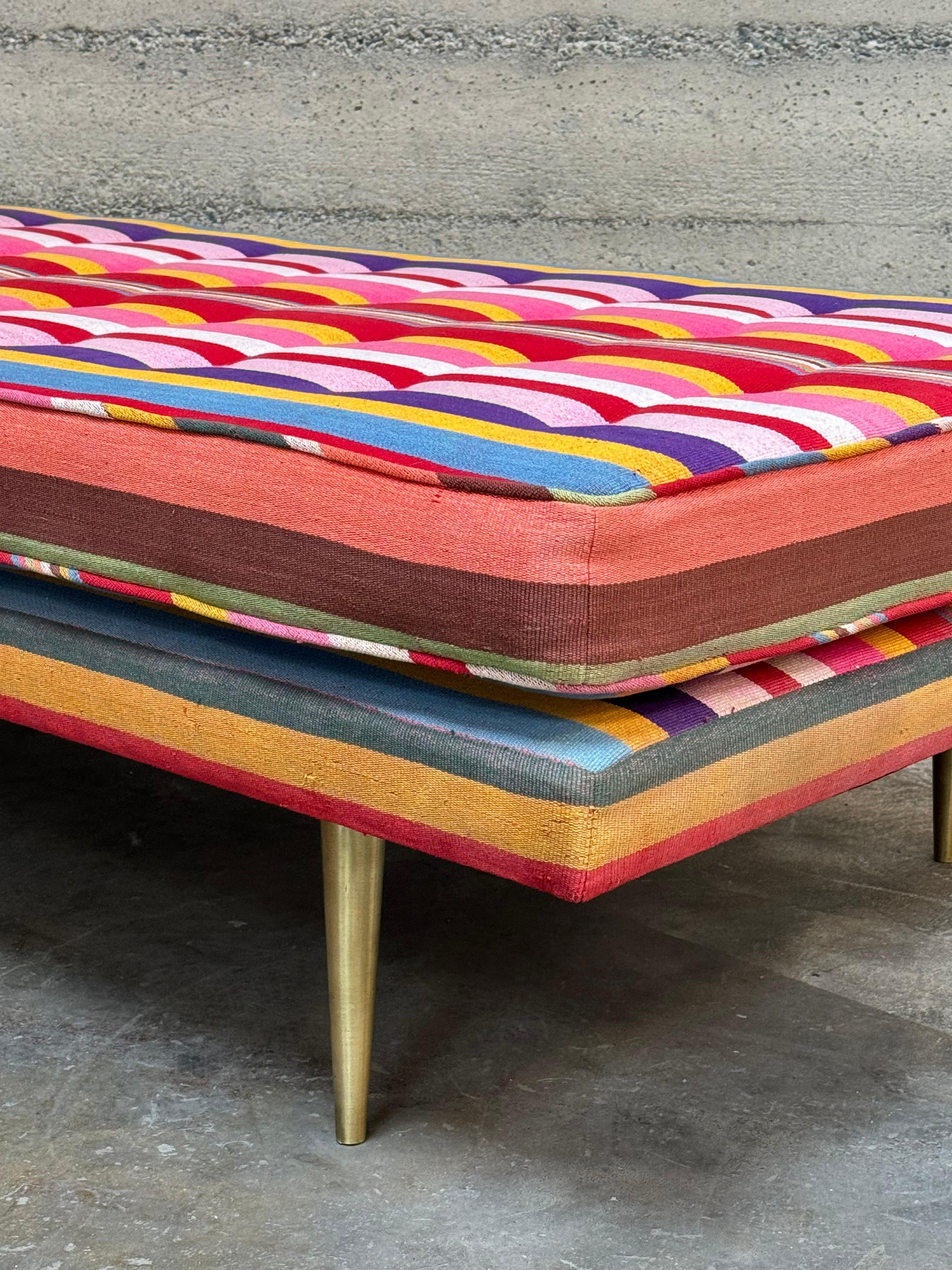 Fait main Edward Wormley  Méridienne Dunbar en tissu rayé vintage de style Alexander Girard