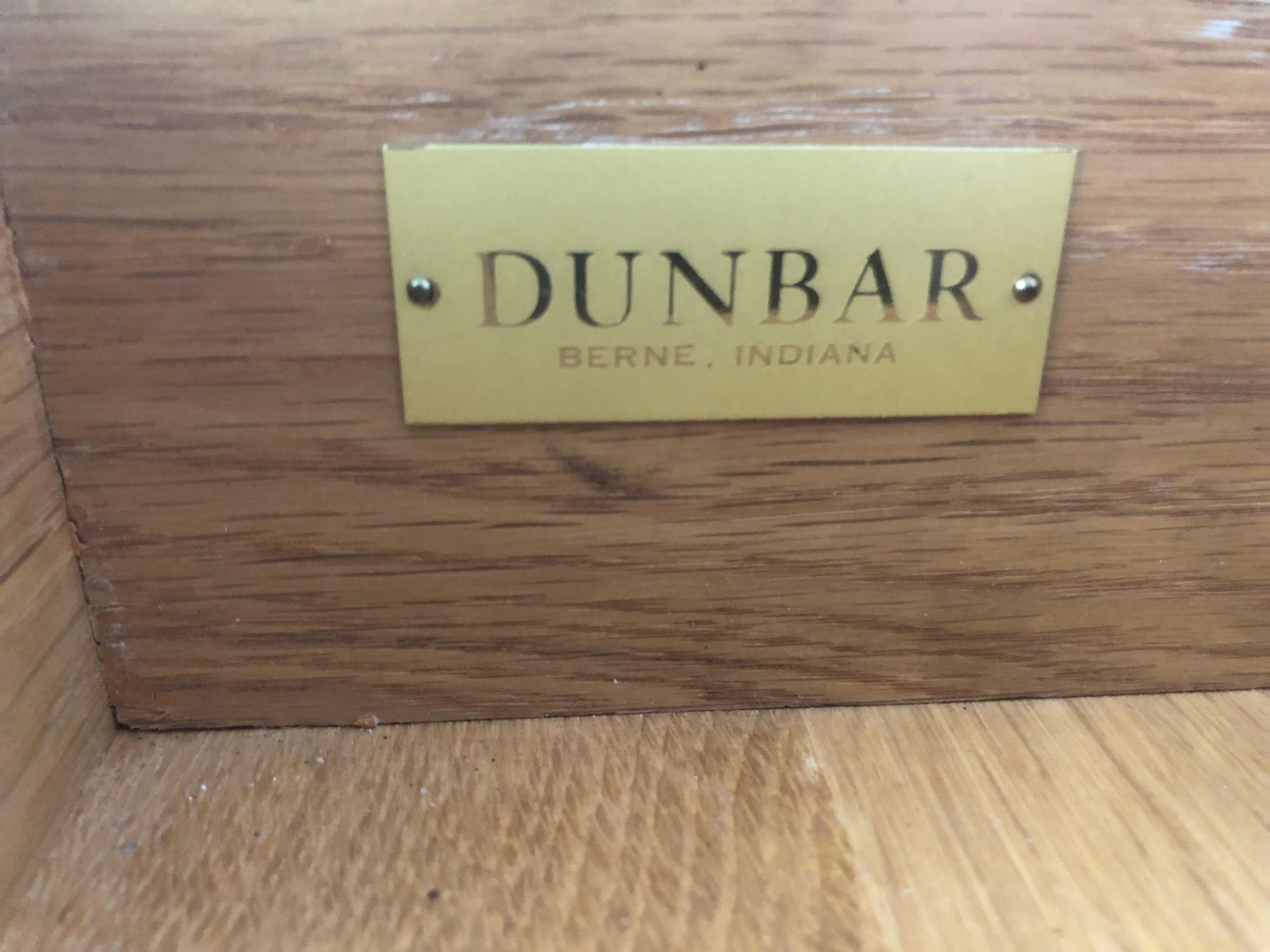 Coffre de la collection Janus d'Edward Wormley pour Dunbar avec poignées en céramique de Natzler en vente 3
