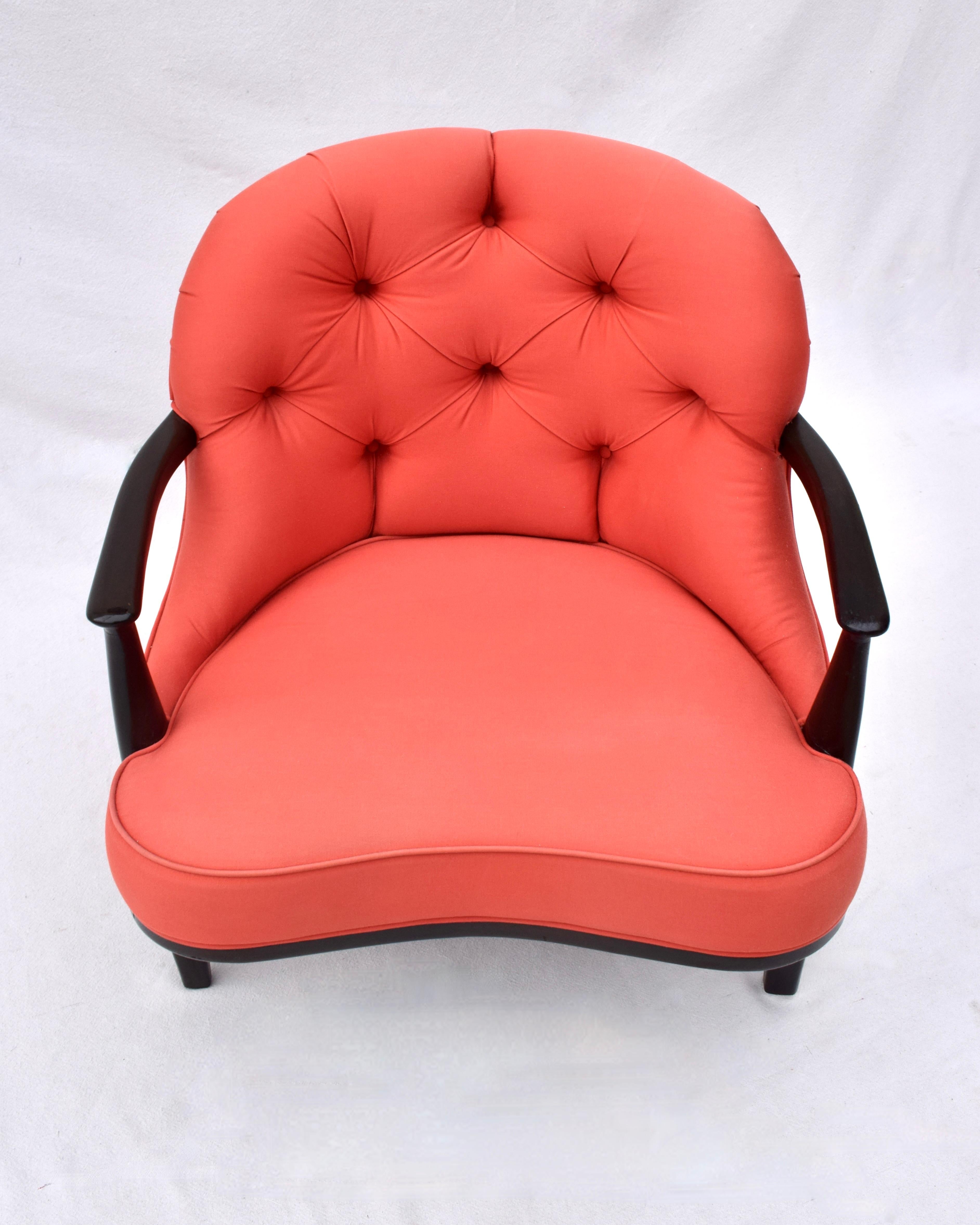 Lounge-Sessel der Janus Collection von Edward Wormley für Dunbar.
Armlehnen und Beine aus ebonisiertem Nussbaumholz mit freiliegender Zarge, rote Polsterung mit getufteter Rückenlehne und geschwungenem Sitz. Extremer Komfort, zeitloses