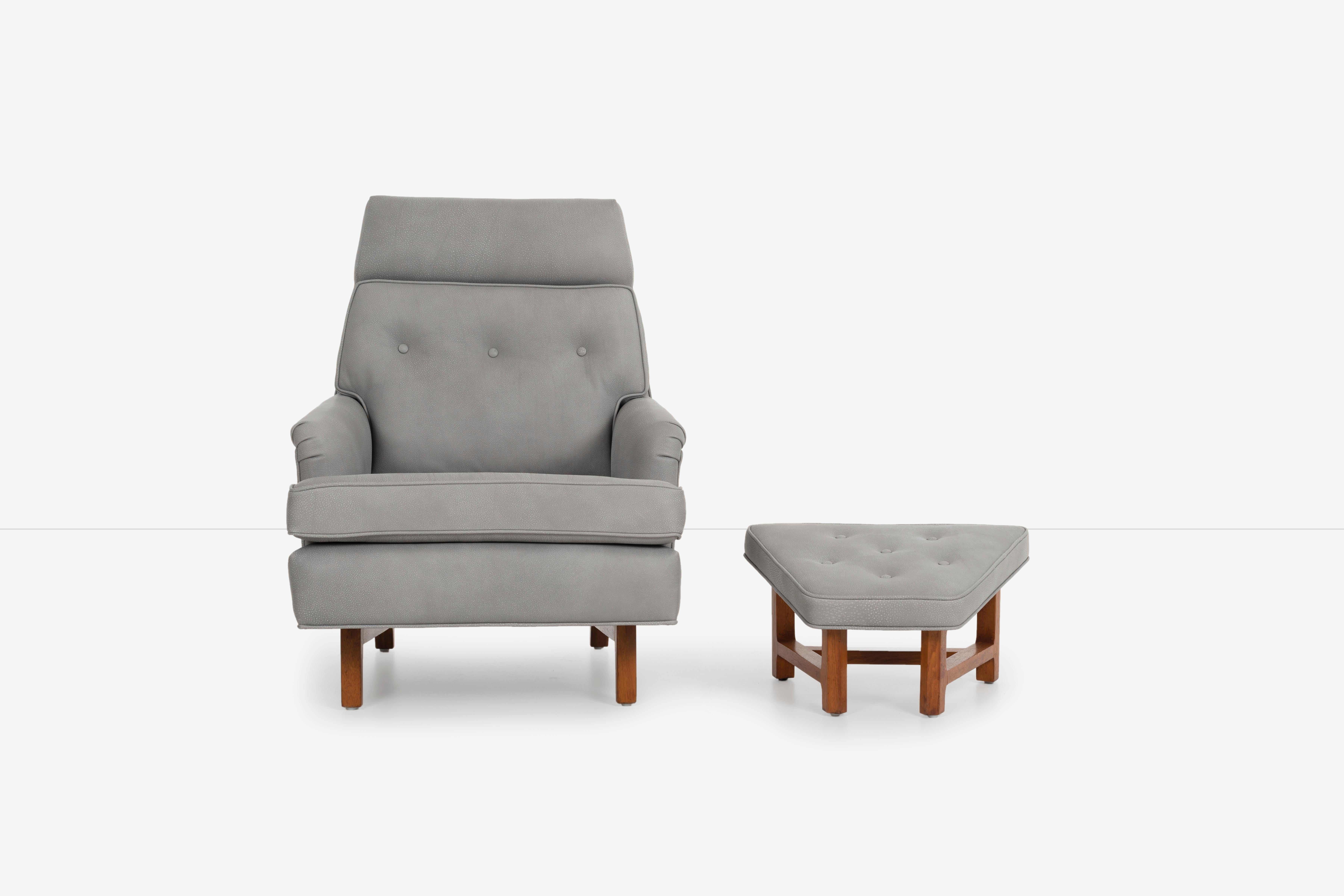 Edward Wormley for Dunbar Janus lounge chair and ottoman
Reupholstered with soft grey leather by Great Plains. Fixed pillow back sections with loose cushion seat and buttoned trapezoid ottoman, solid walnut bases.
Dunbar 