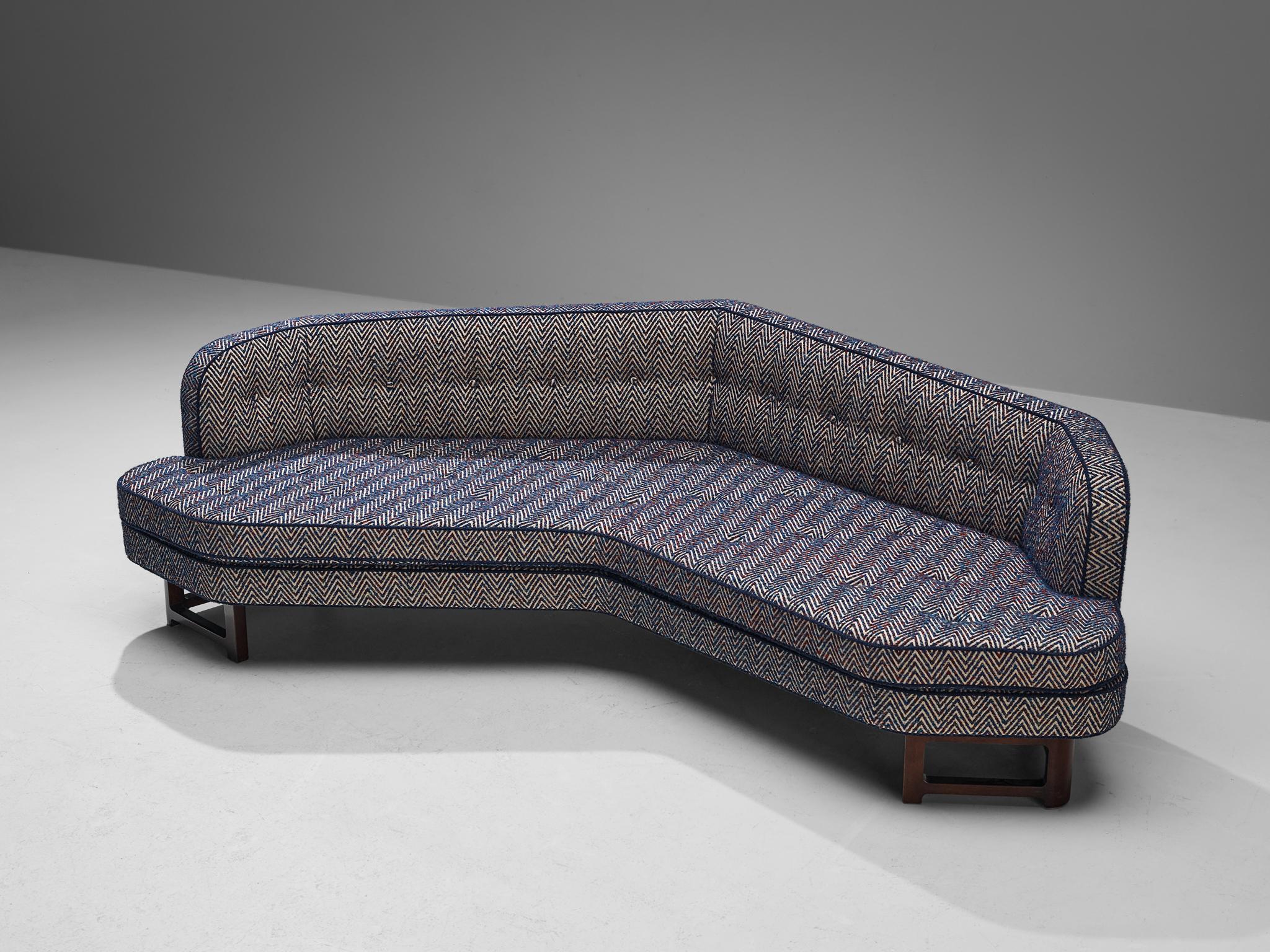 Edward Wormley for Dunbar, Janus sofa, model '6392', reupholstered in Evolution21 fabric Brazil Blue, mahogany, United States, 1960s.

Wide angled 'Janus' sofa by Edward Wormley. This sofa has a modern shape and sinuous lines which create a