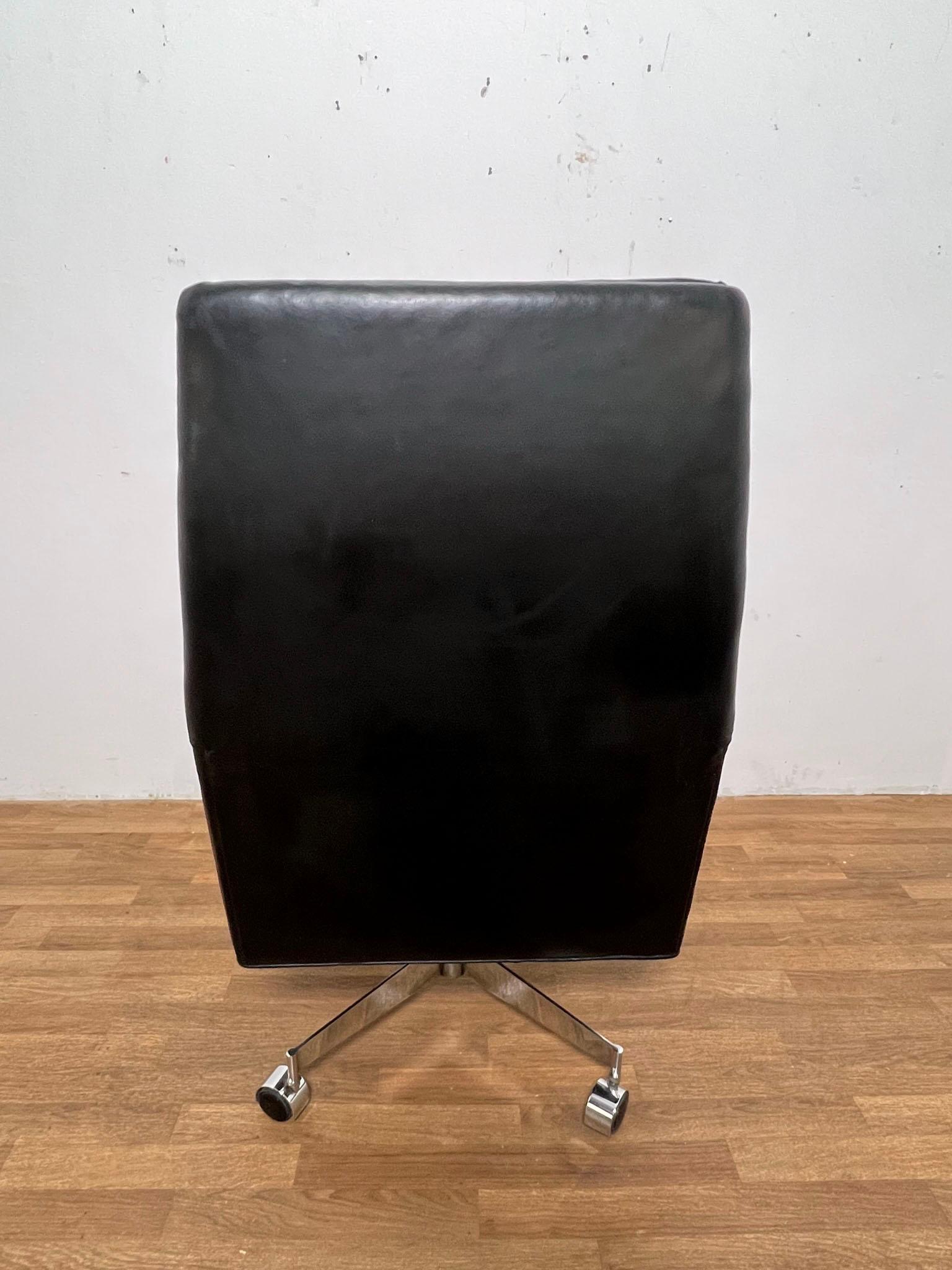Edward Wormley for Dunbar Leather Executive Chair Circa 1950s In Good Condition For Sale In Peabody, MA