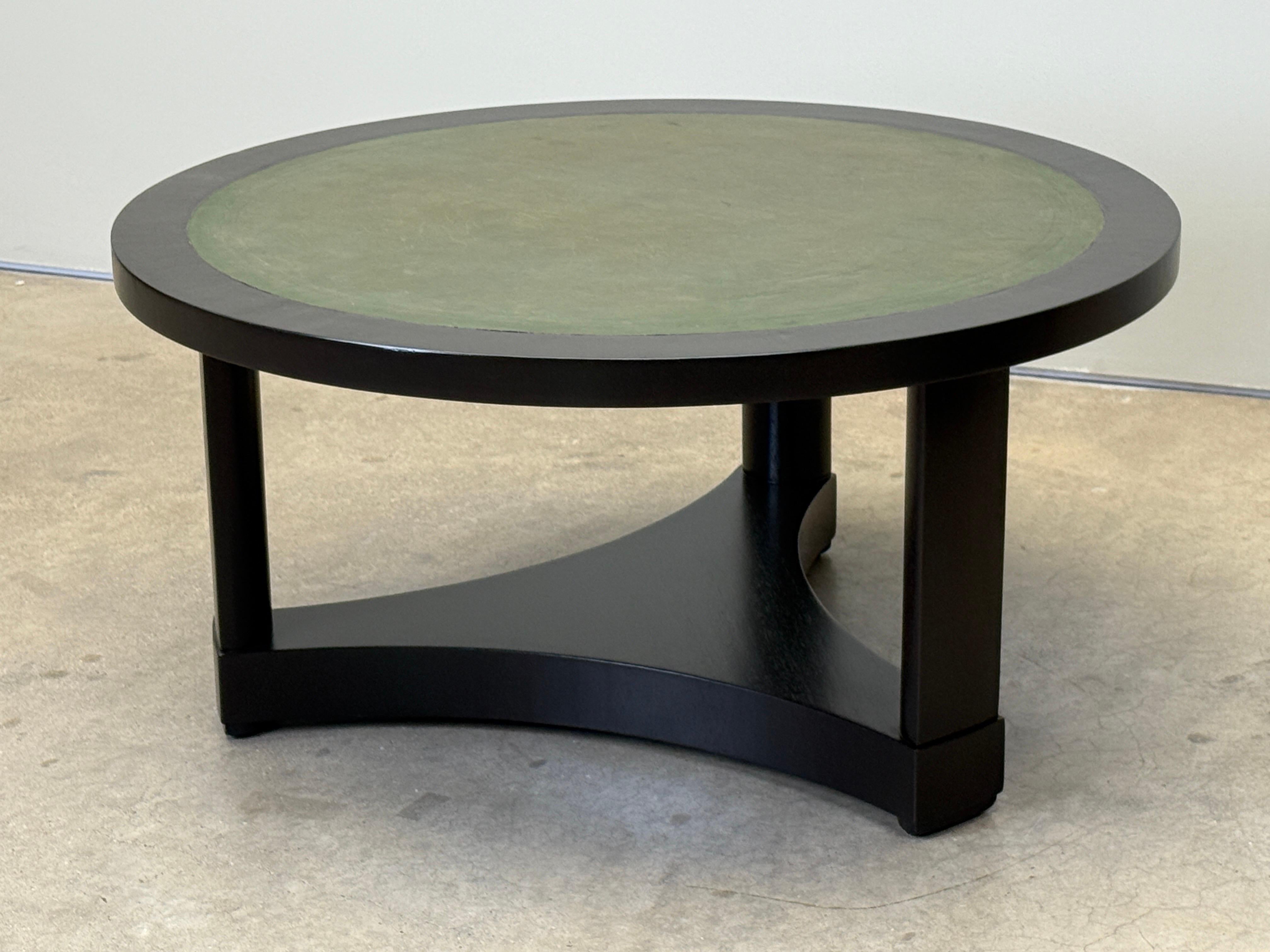 Mesa baja con tapa de cuero Edward Wormley para Dunbar mediados del siglo XX en venta