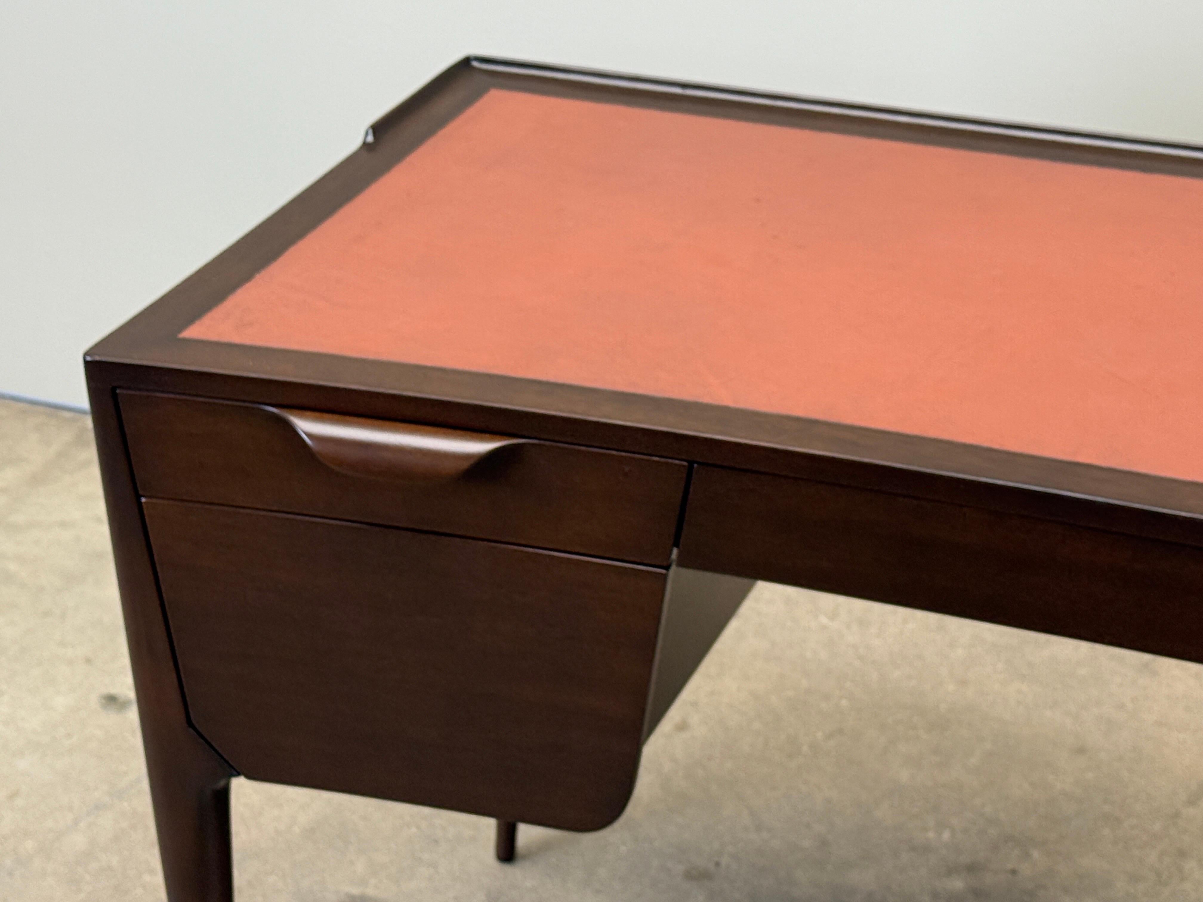 Edward Wormley for Dunbar Leather Top Desk im Angebot 1