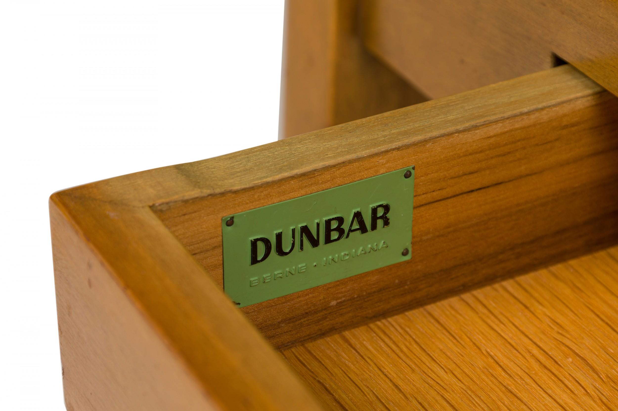 Edward Wormley pour Dunbar table d'appoint à deux niveaux en bois clair en vente 4