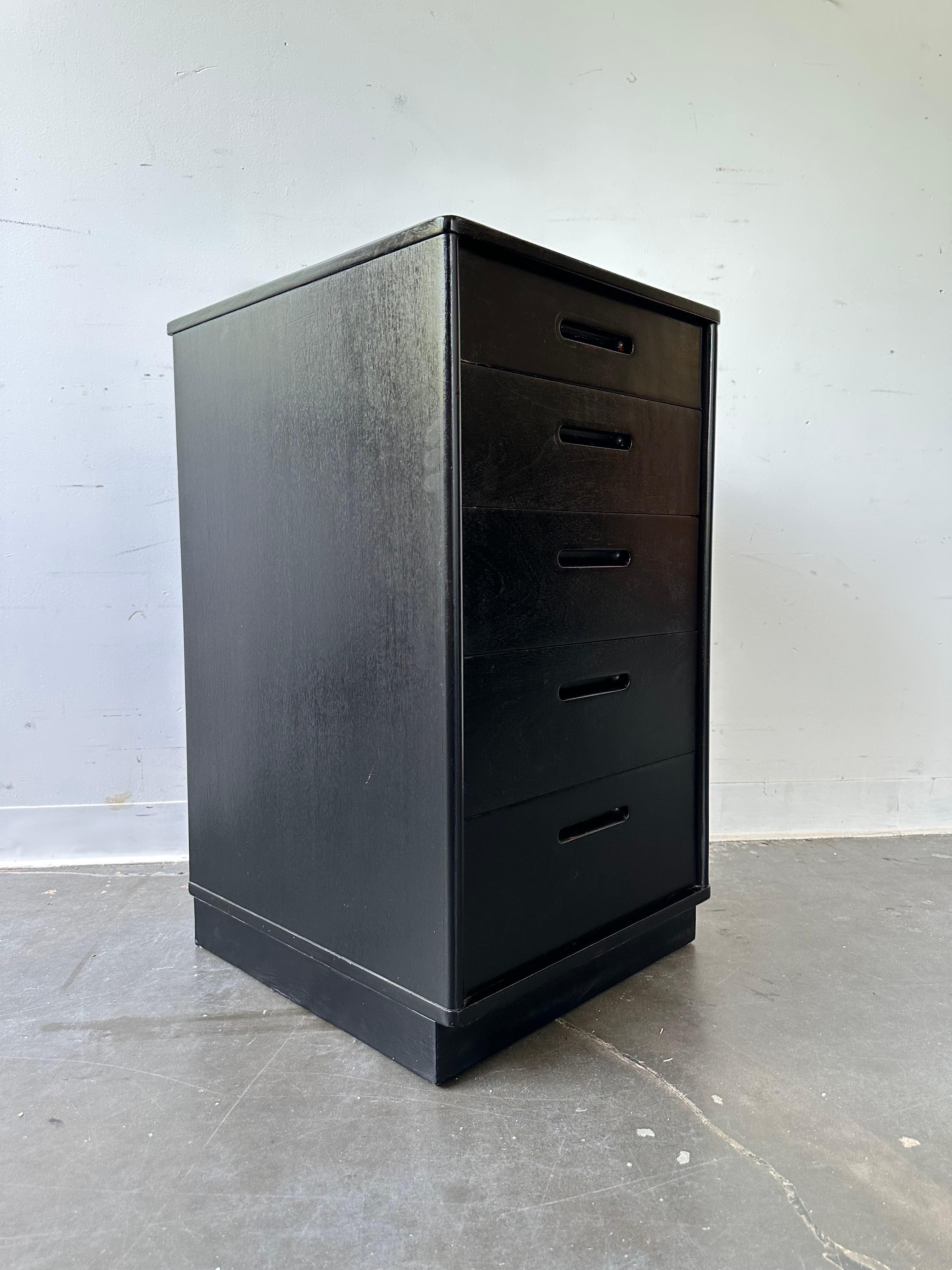 Edward Wormley for Dunbar lingerie chest 

Fantastic Ebonized piece in great condition. Very minimal signs of wear.

Solid unit that’s tagged Dunbar.

