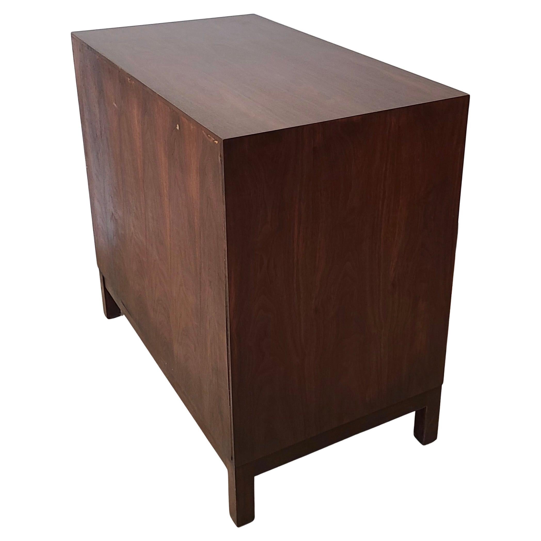 Edward Wormley for Dunbar Low Filer Drawer Cabinet #825 in  Walnut For Sale 5