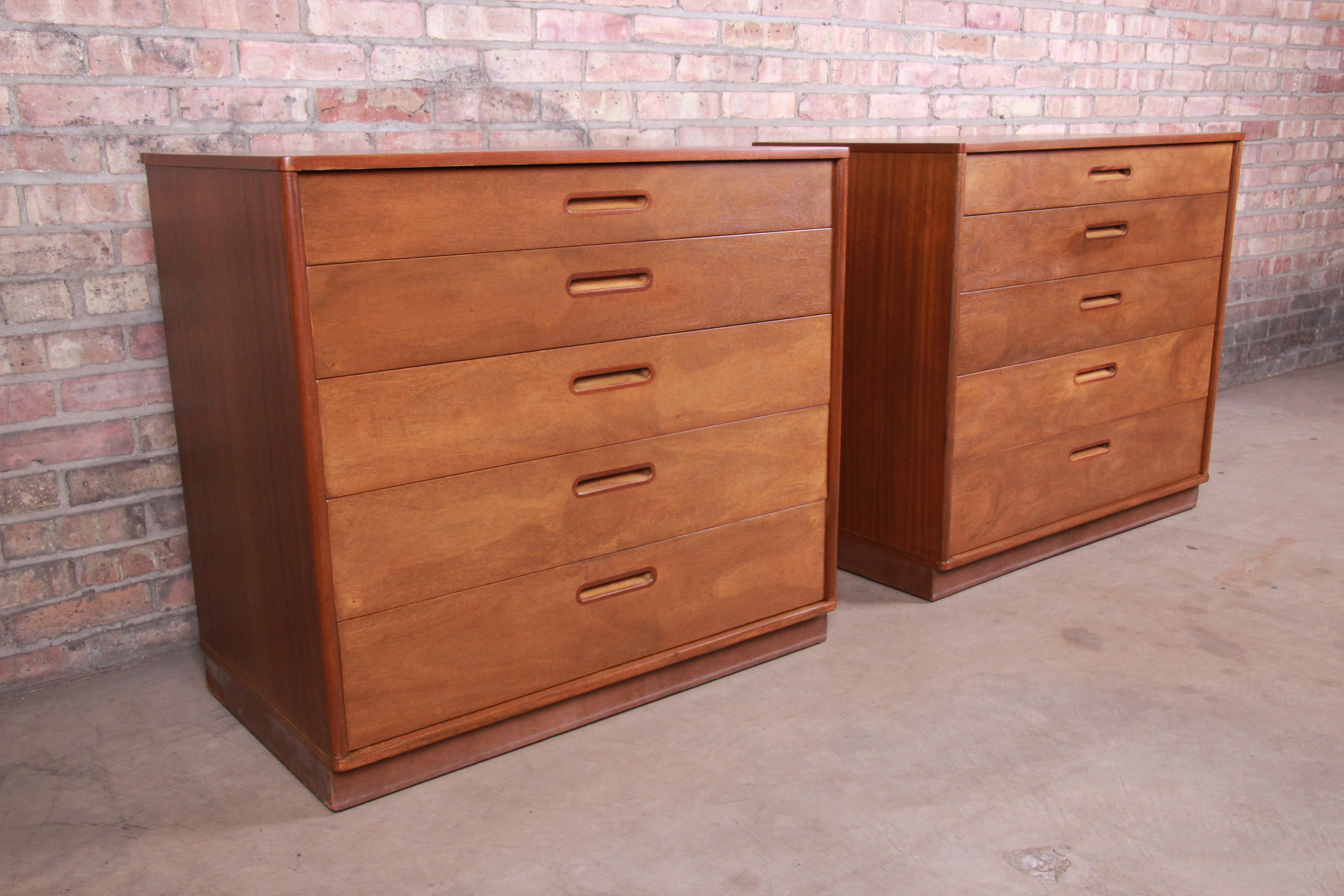 An exceptional pair of Mid-Century Modern five-drawer dressers or bedside chests

By Edward Wormley for Dunbar Furniture 