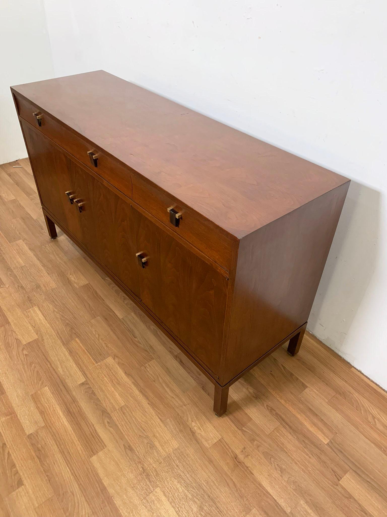 Edward Wormley for Dunbar Mahogany Credenza with Rosewood Pulls, circa 1950s For Sale 4