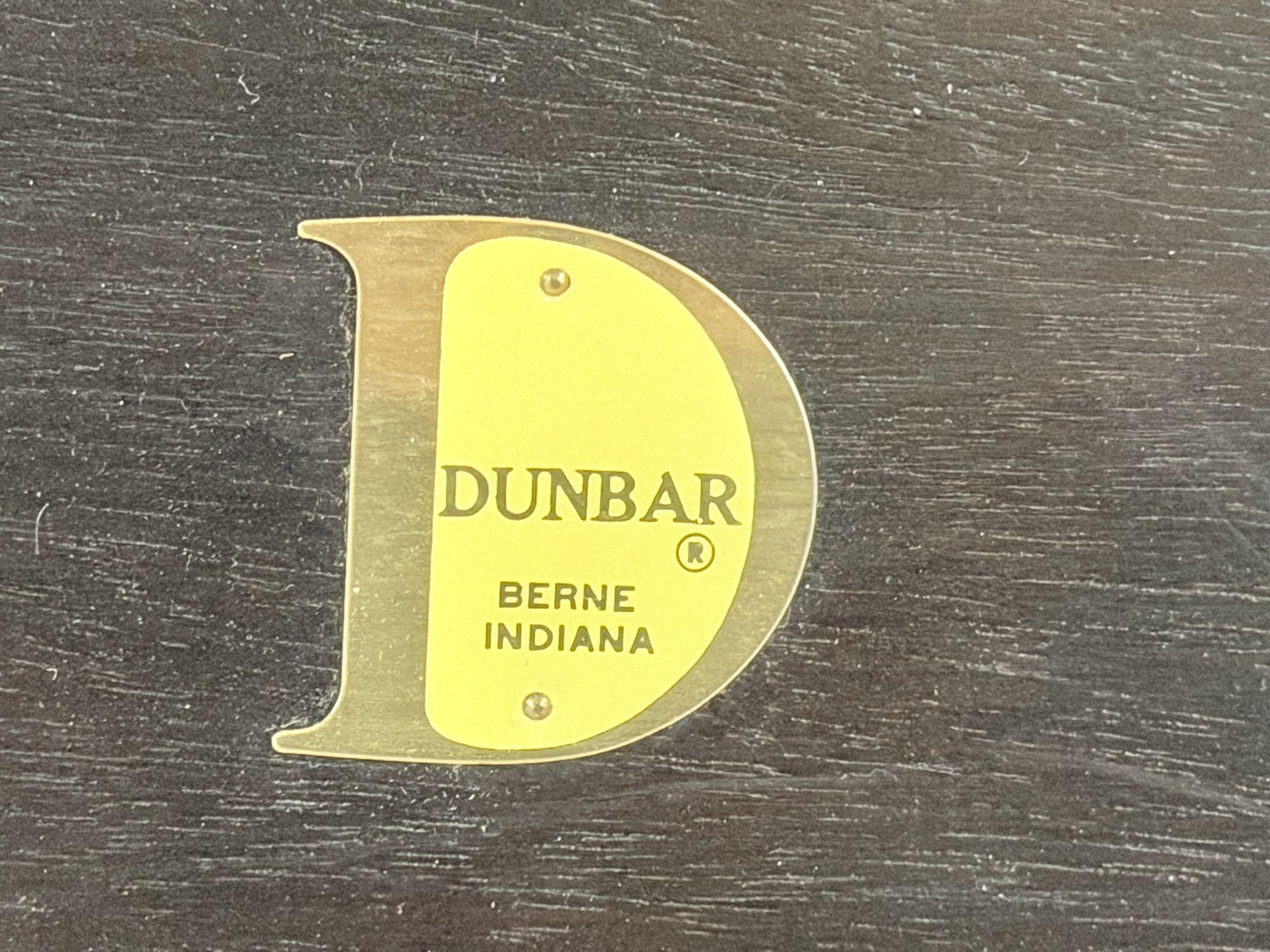 Edward Wormley for Dunbar Mahogany King Headboard w/Arm Rests, 1950 mediados del siglo XX en venta