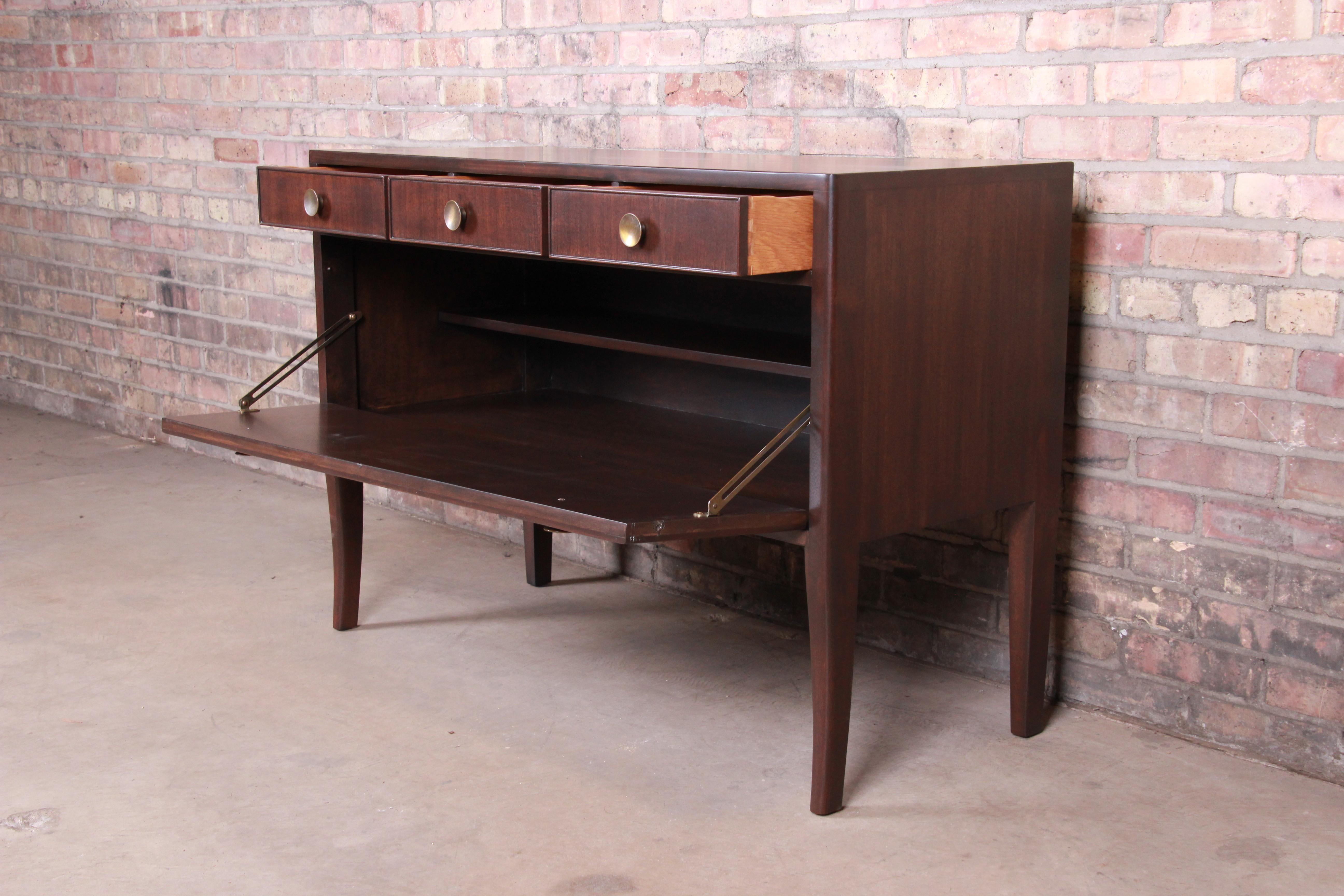 Edward Wormley for Dunbar Mahogany Sideboard Credenza or Bar Cabinet In Good Condition In South Bend, IN