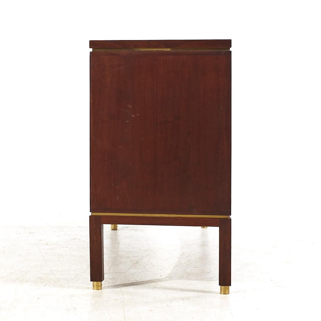 Edward Wormley for Dunbar MCM Curved Front Burlwood, Mahogany and Brass Credenza In Good Condition For Sale In Countryside, IL