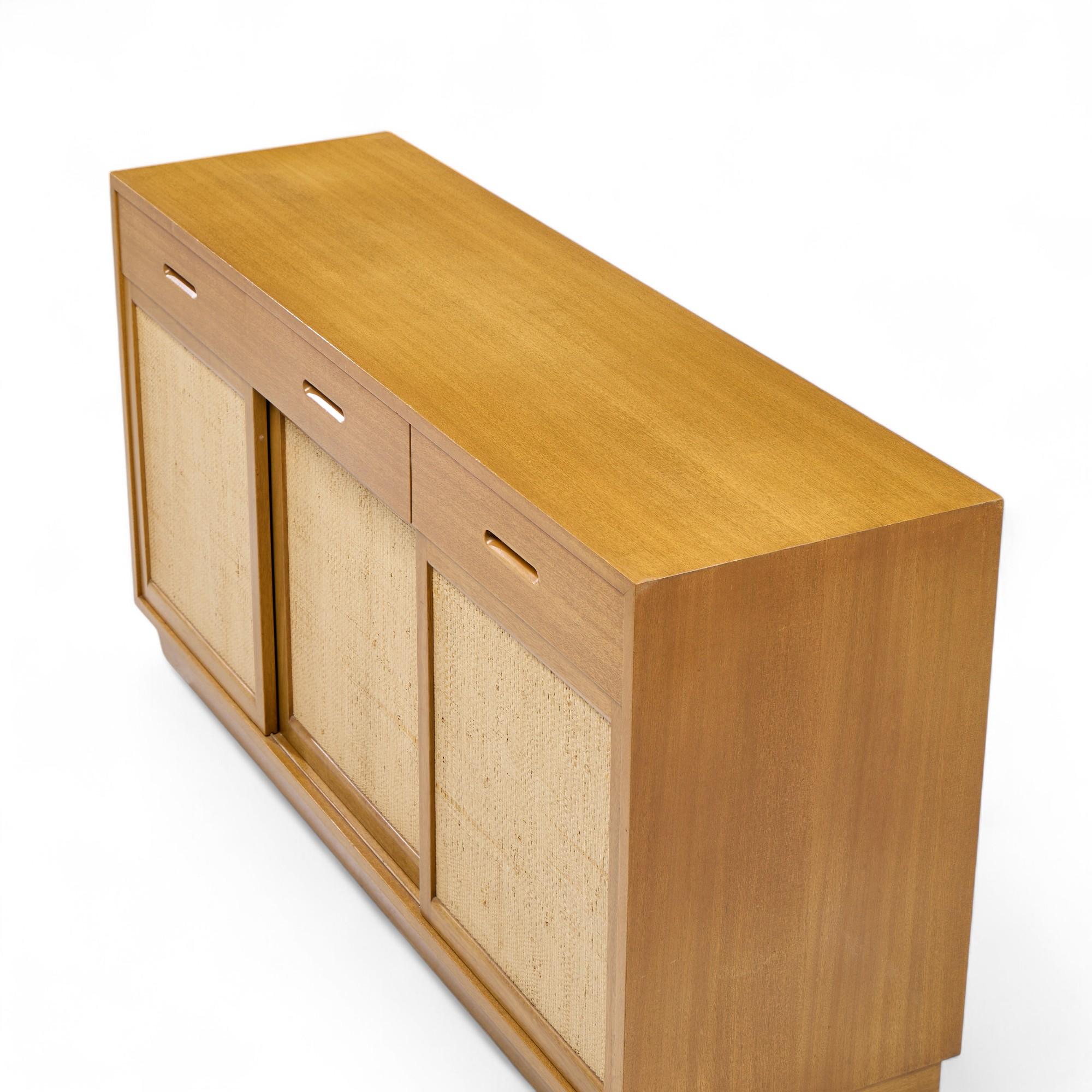 Credenza de caoba blanqueada Edward Wormley para Dunbar Mid Century en venta 6