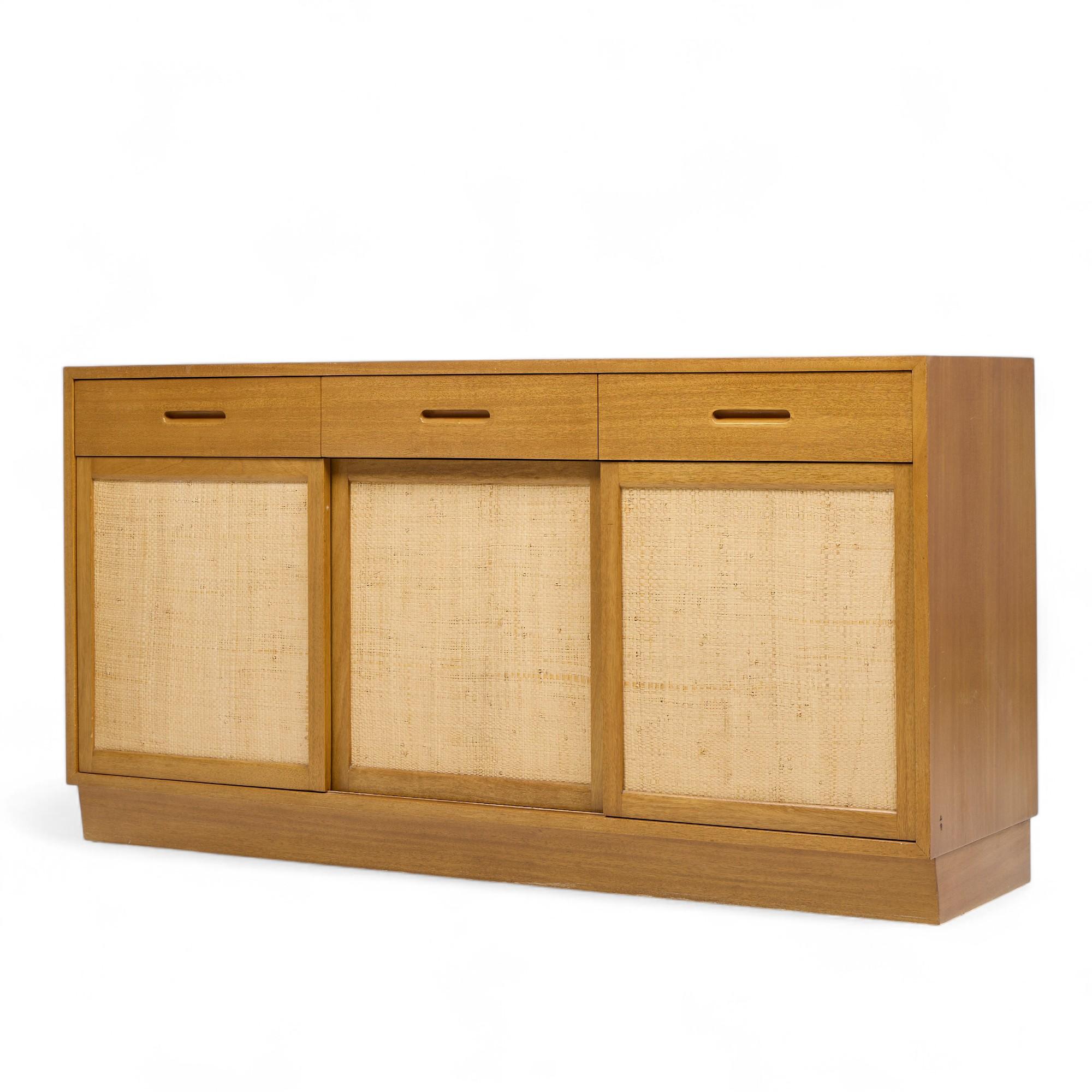 Credenza de caoba blanqueada Edward Wormley para Dunbar Mid Century Moderno de mediados de siglo en venta