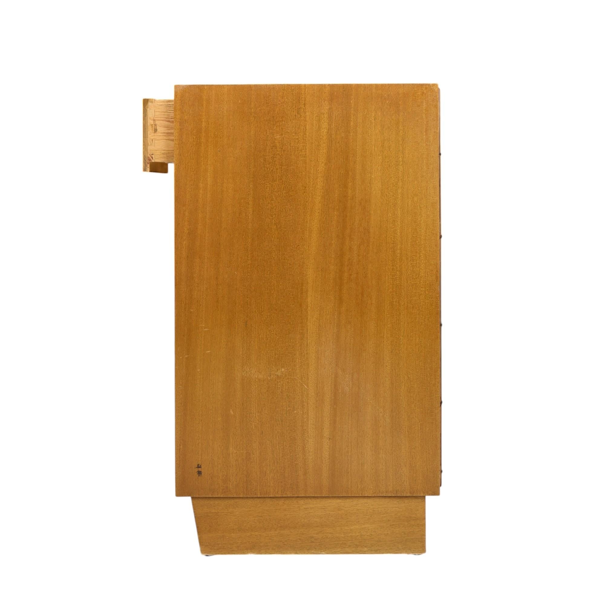 Credenza de caoba blanqueada Edward Wormley para Dunbar Mid Century en Bueno estado para la venta en Franklin Park, IL