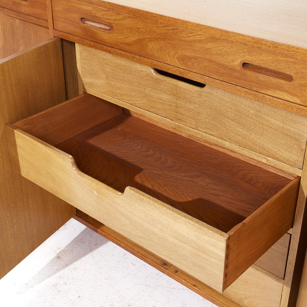 Edward Wormley per Dunbar Credenza di metà secolo in mogano sbiancato in vendita 1