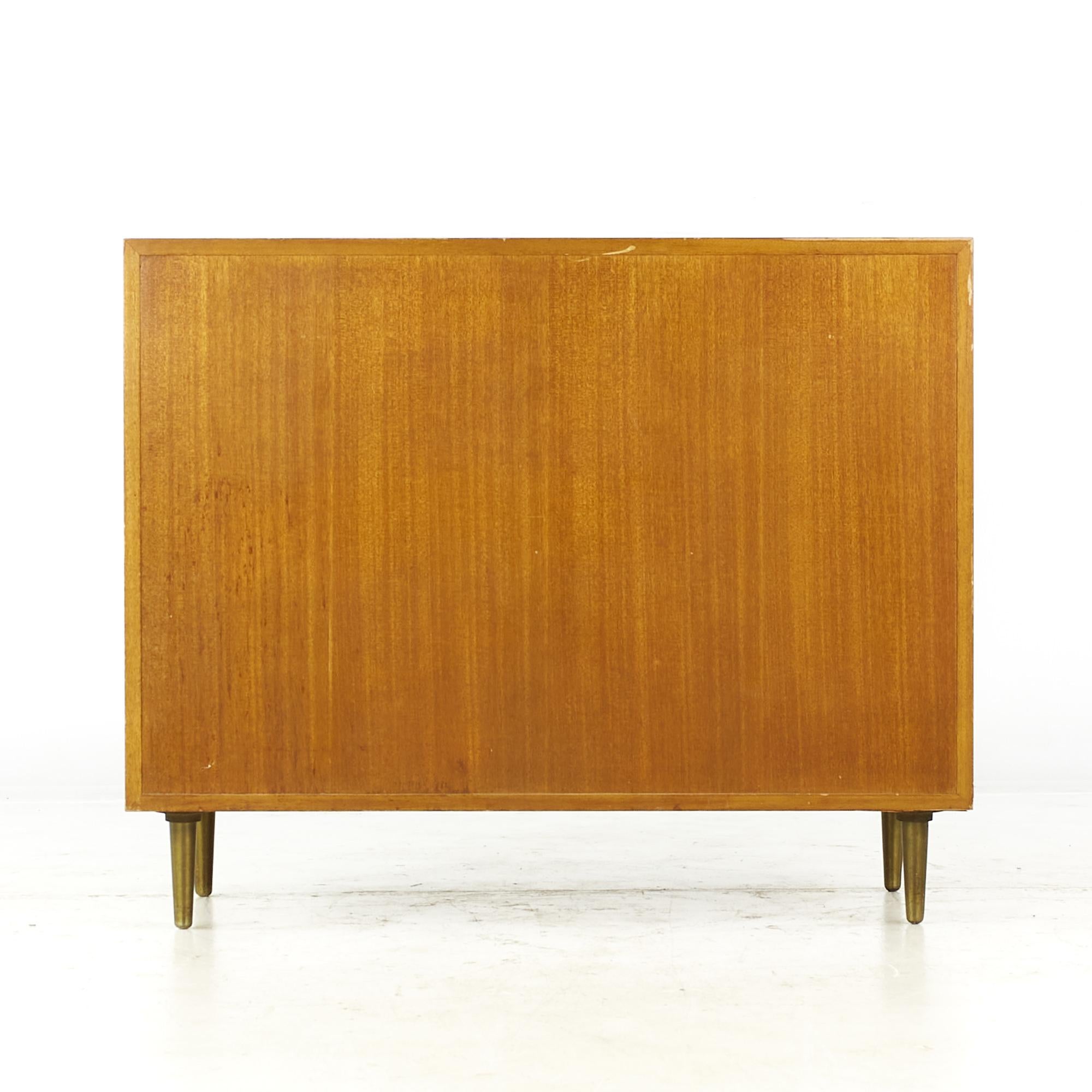 Edward Wormley for Dunbar Mid Century Bleached Mahogany Sliding Door Credenza In Good Condition For Sale In Countryside, IL