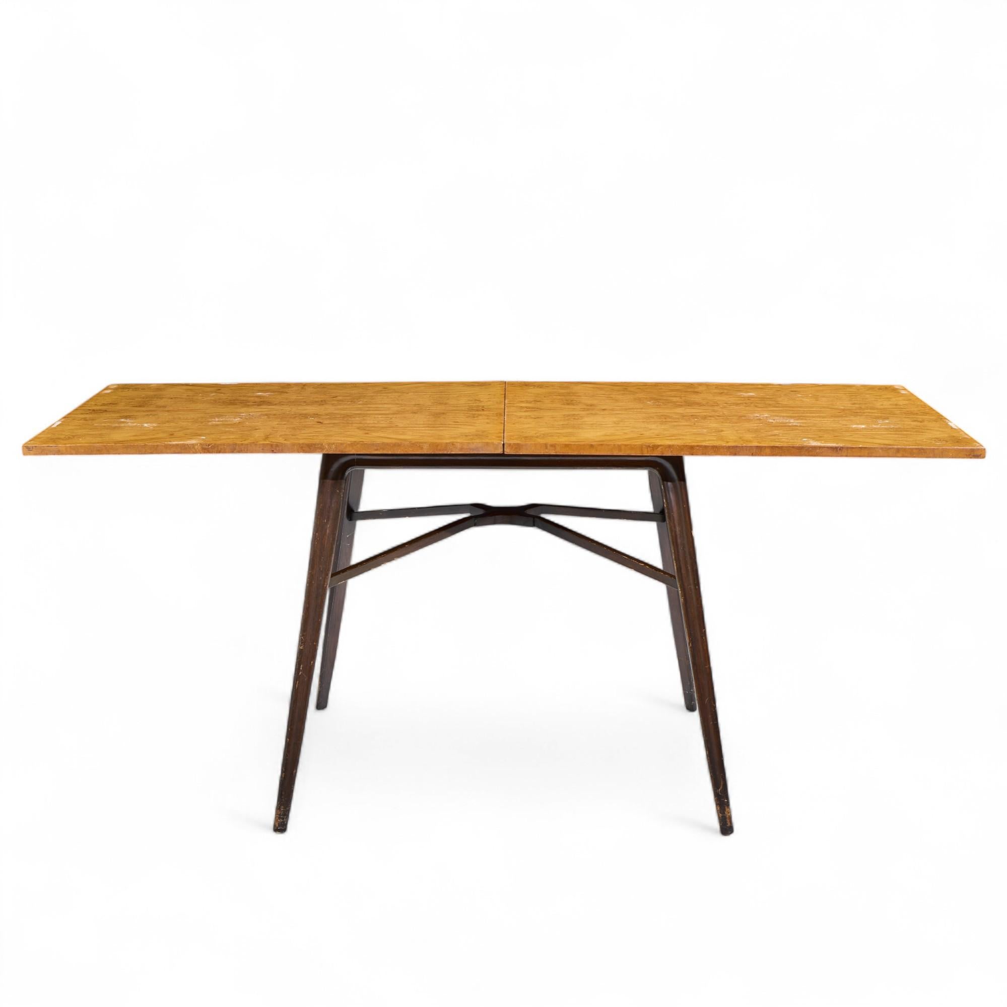 Acajou Edward Wormley pour Dunbar Table à abattant en acajou et bois de bourgogne du milieu du siècle dernier en vente