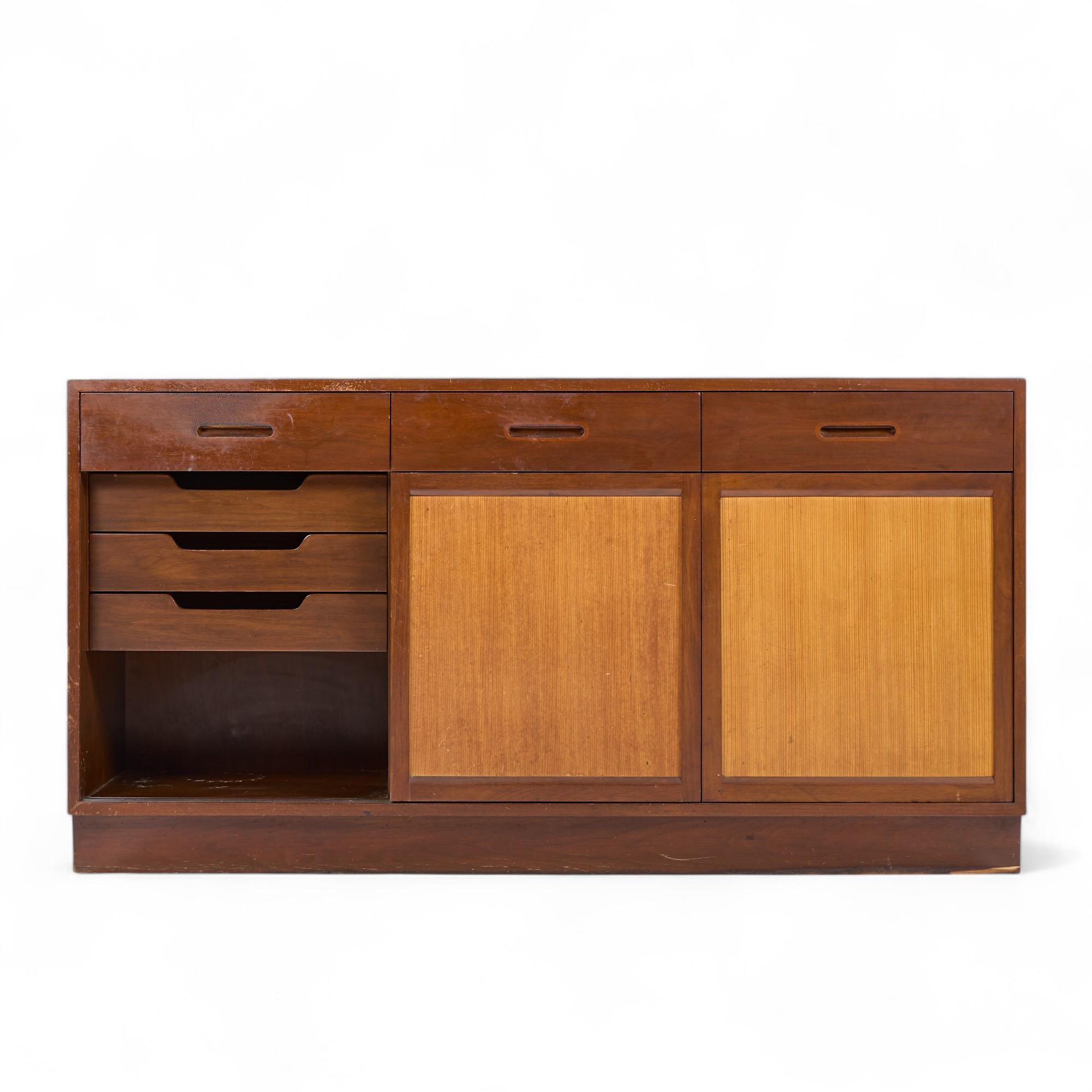 Credenza de caoba de mediados de siglo Edward Wormley para Dunbar siglo XX en venta