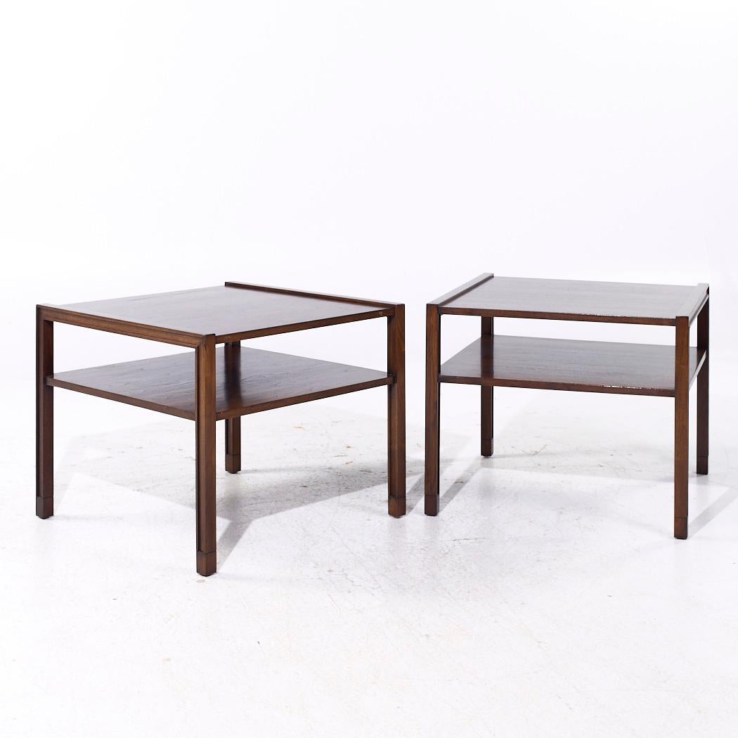 Edward Wormley pour Dunbar Tables d'appoint en acajou du milieu du siècle - Paire

Chaque table d'appoint mesure : 27 de large x 27.5 de profond x 22.25 de haut

Tous les meubles peuvent être achetés dans ce que nous appelons un état vintage
