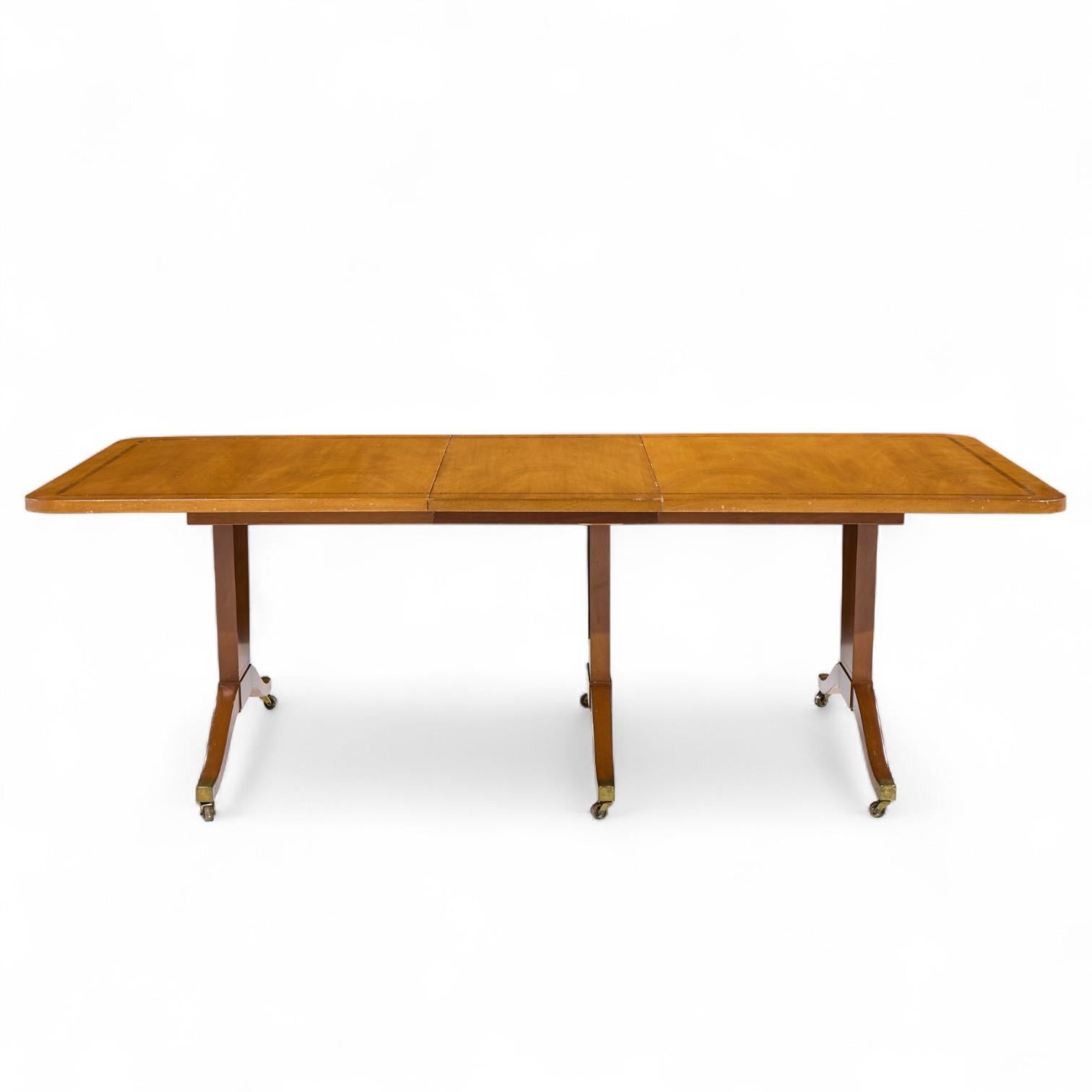 Edward Wormley for Dunbar Mid Century Mahogany Expanding Dining Table - 2 Leaves in vendita 3