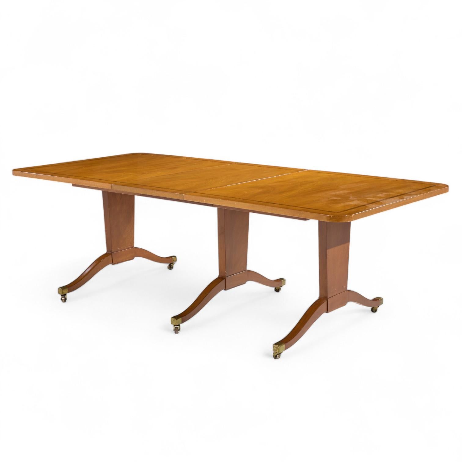 Edward Wormley for Dunbar Mid Century Mahogany Expanding Dining Table - 2 Leaves in vendita 4