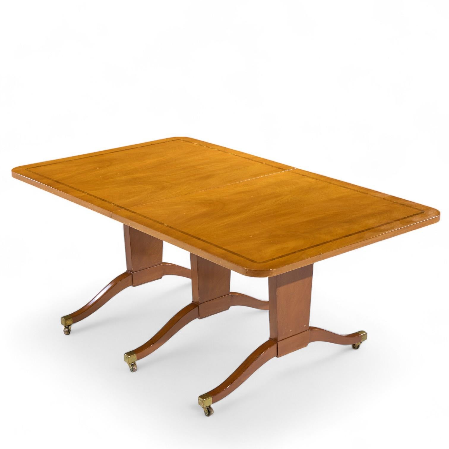 Edward Wormley for Dunbar Mid Century Mahogany Expanding Dining Table - 2 Leaves in vendita 5
