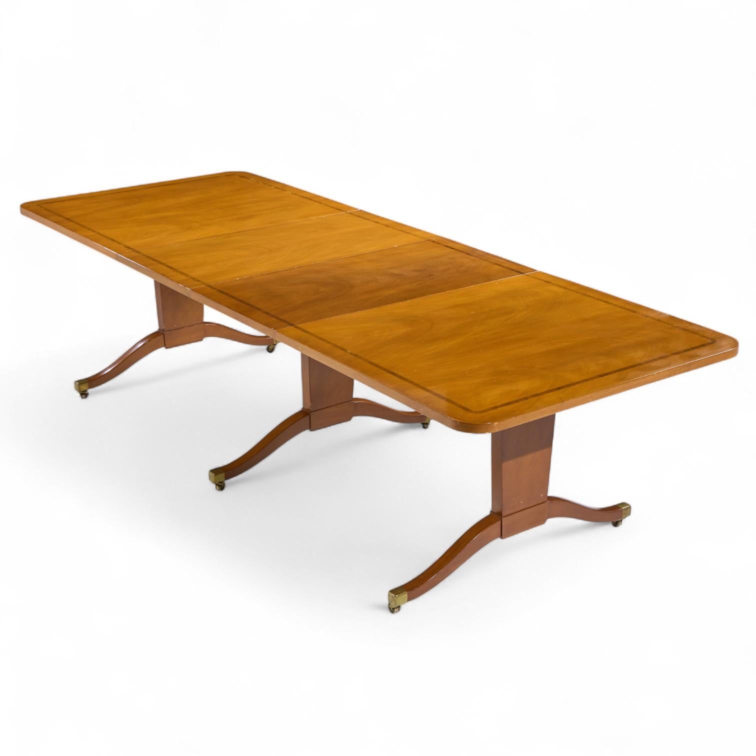 Edward Wormley for Dunbar Mid Century Mahogany Expanding Dining Table - 2 Leaves in vendita 6