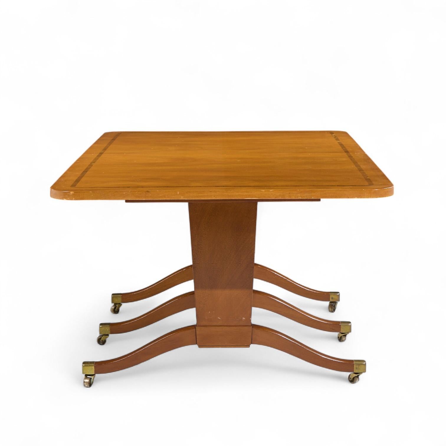 Americano Edward Wormley for Dunbar Mid Century Mahogany Expanding Dining Table - 2 Leaves in vendita