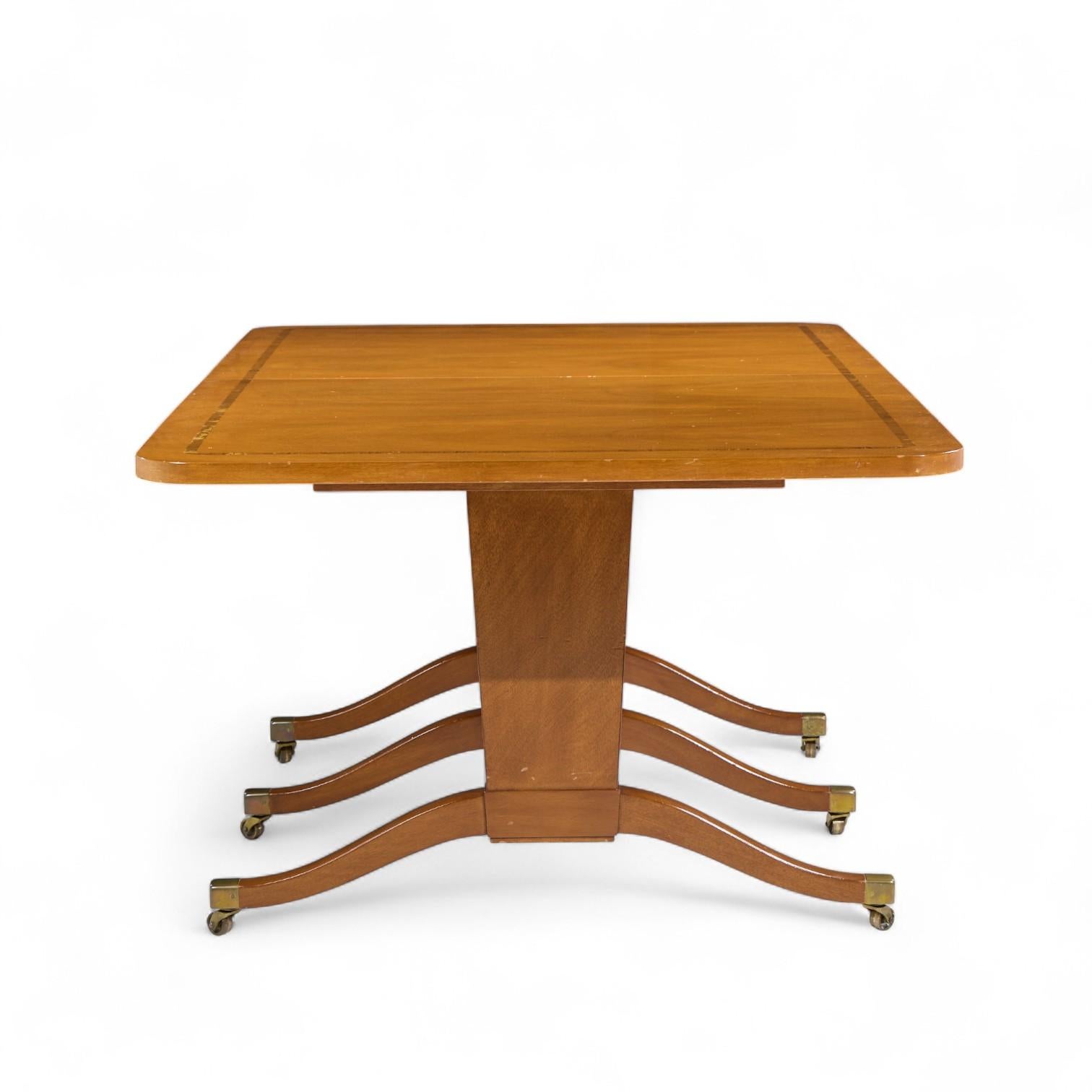Edward Wormley for Dunbar Mid Century Mahogany Expanding Dining Table - 2 Leaves In condizioni buone in vendita a Franklin Park, IL