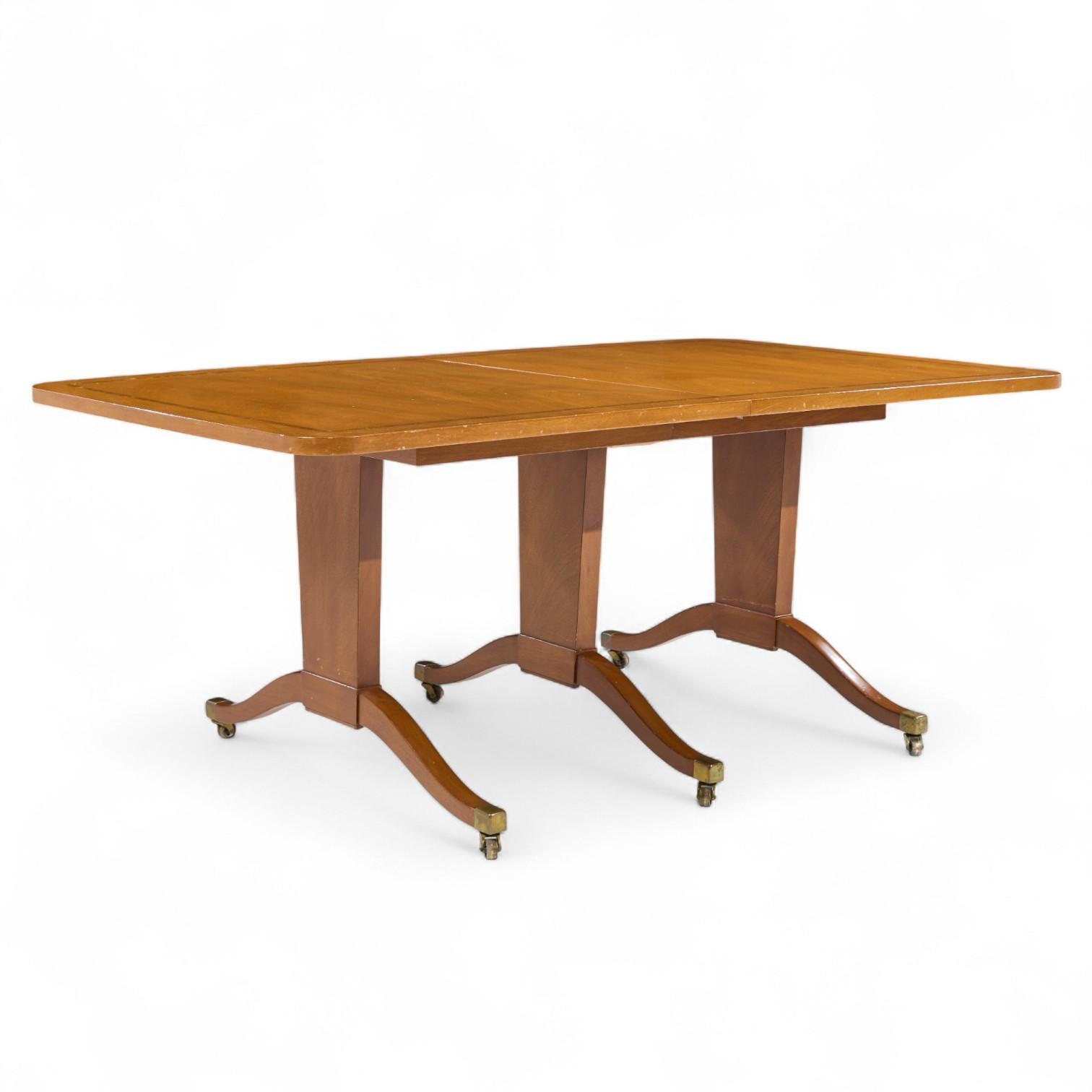XX secolo Edward Wormley for Dunbar Mid Century Mahogany Expanding Dining Table - 2 Leaves in vendita
