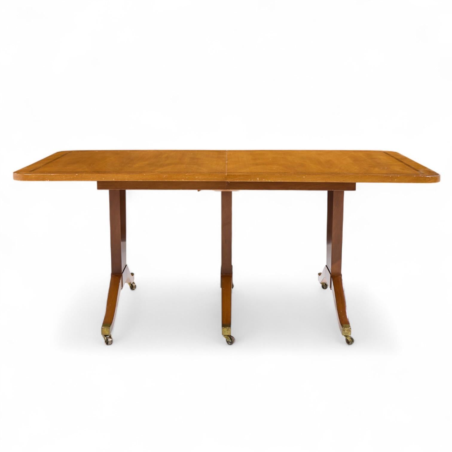 Mogano Edward Wormley for Dunbar Mid Century Mahogany Expanding Dining Table - 2 Leaves in vendita
