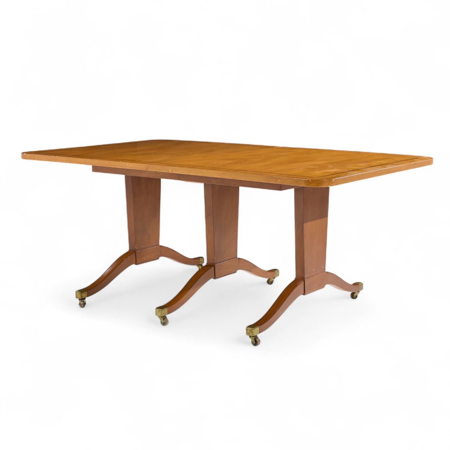 Edward Wormley for Dunbar Mid Century Mahogany Expanding Dining Table - 2 Leaves in vendita 1