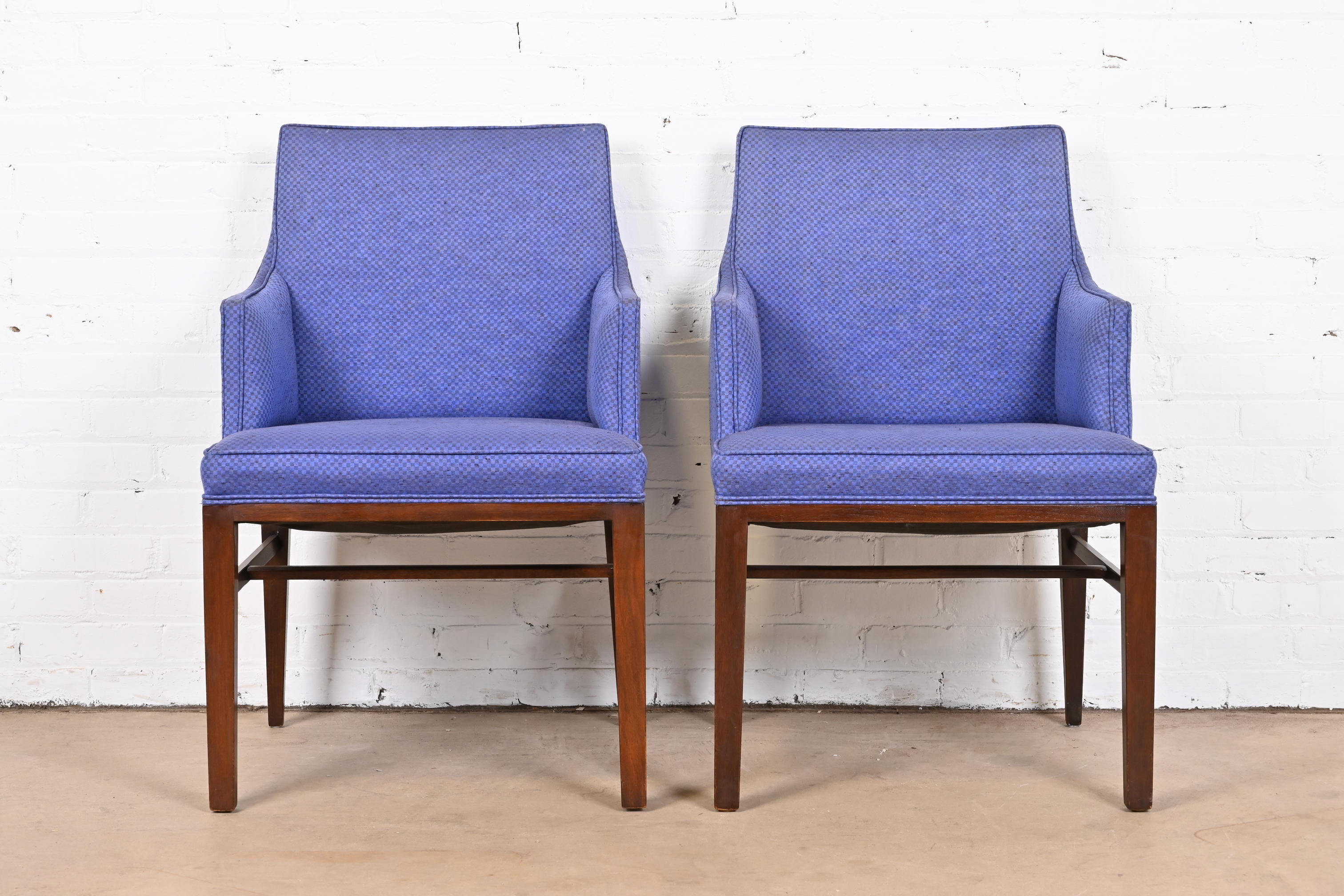 A gorgeous pair of Mid-Century Modern club chairs or dining arm chairs

By Edward Wormley for Dunbar Furniture

USA, 1950s

Walnut frames, with checkered blue upholstery.

Measures: 22.25
