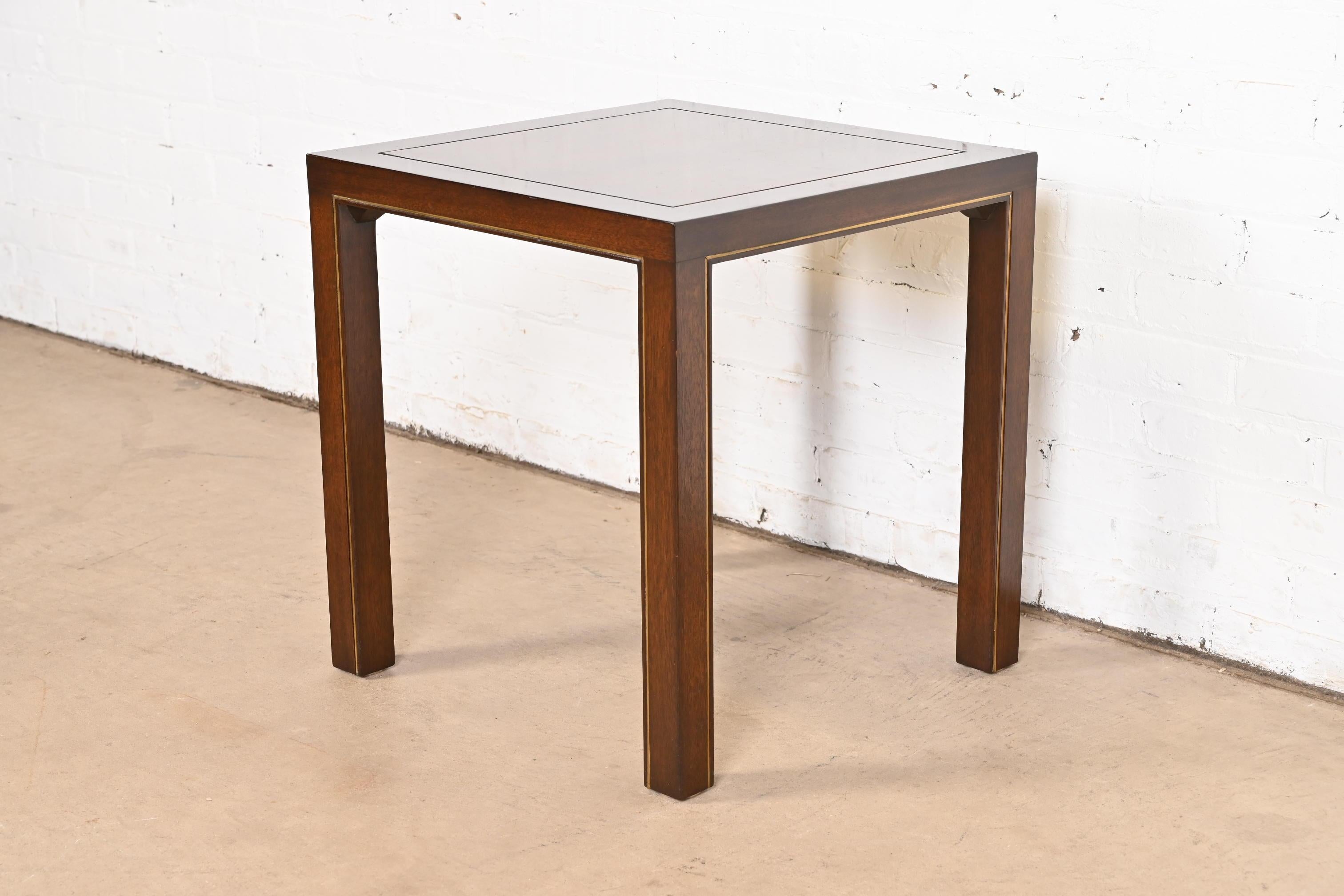 Table d'appoint en acajou et laiton Edward Wormley pour Dunbar Mid-Century Modernity Bon état - En vente à South Bend, IN