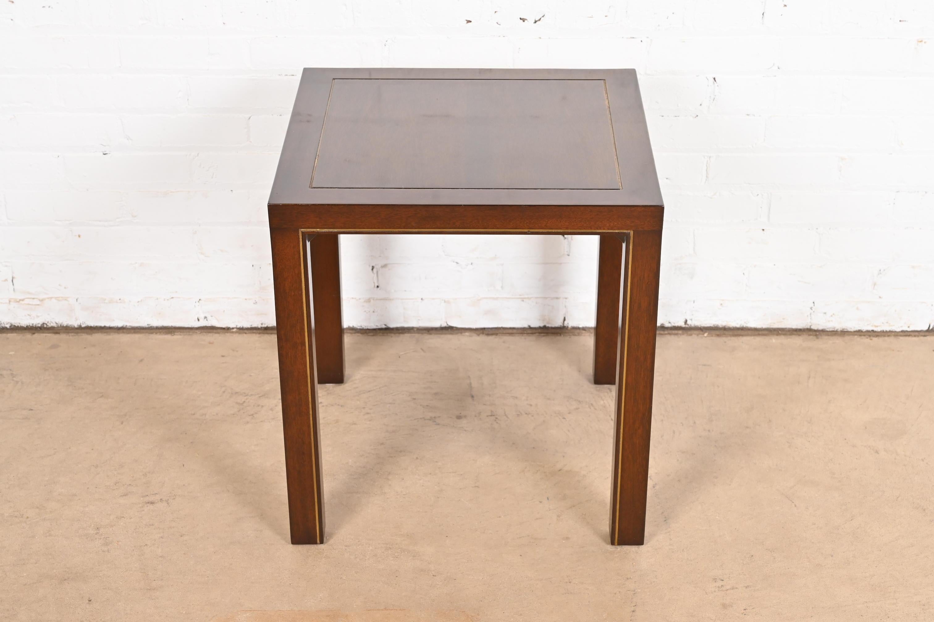 Milieu du XXe siècle Table d'appoint en acajou et laiton Edward Wormley pour Dunbar Mid-Century Modernity en vente