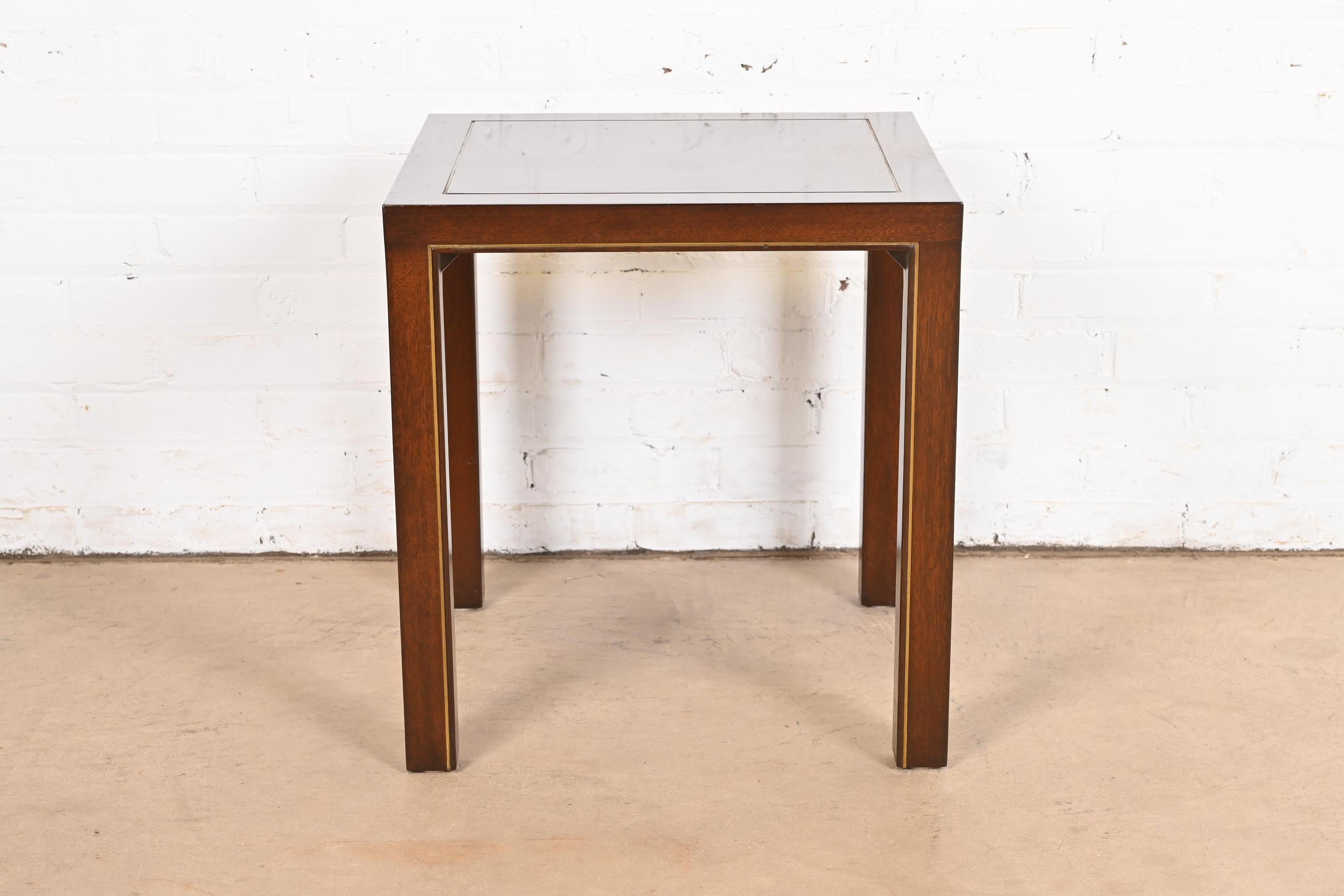 Laiton Table d'appoint en acajou et laiton Edward Wormley pour Dunbar Mid-Century Modernity en vente